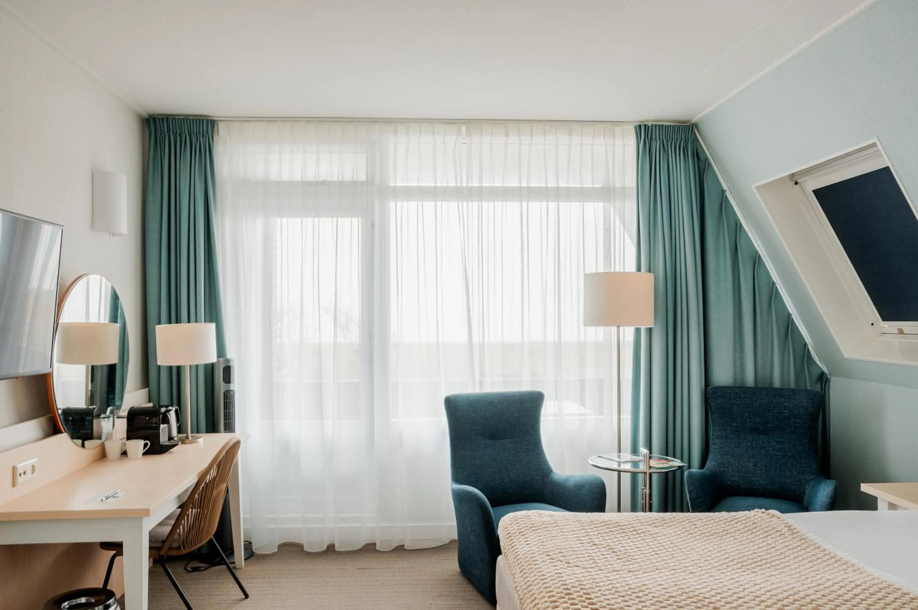 Seating area, Bed in WestCord Hotel de Wadden