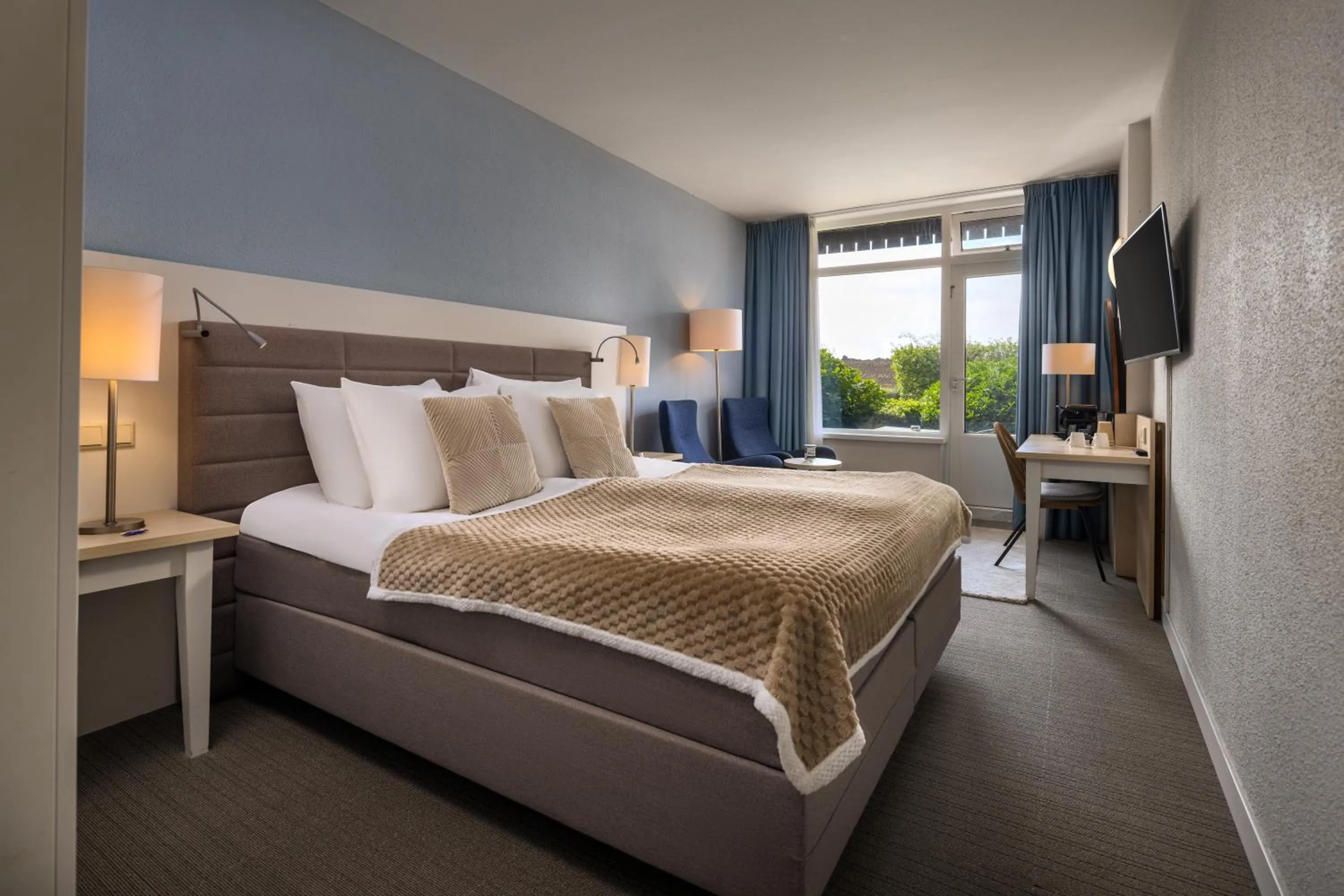 Bed in WestCord Hotel de Wadden