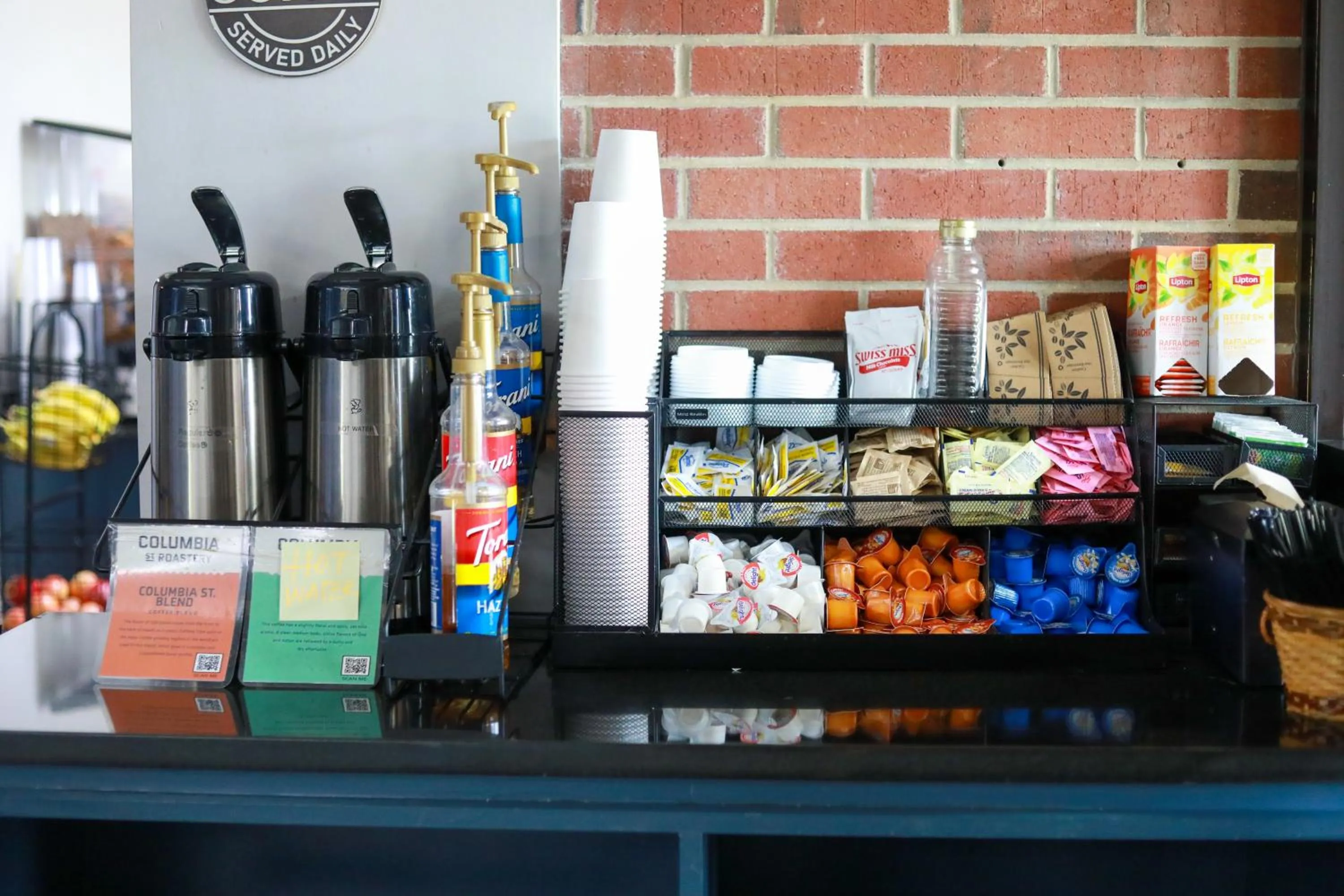Coffee/tea facilities in Illini Inn & Suites