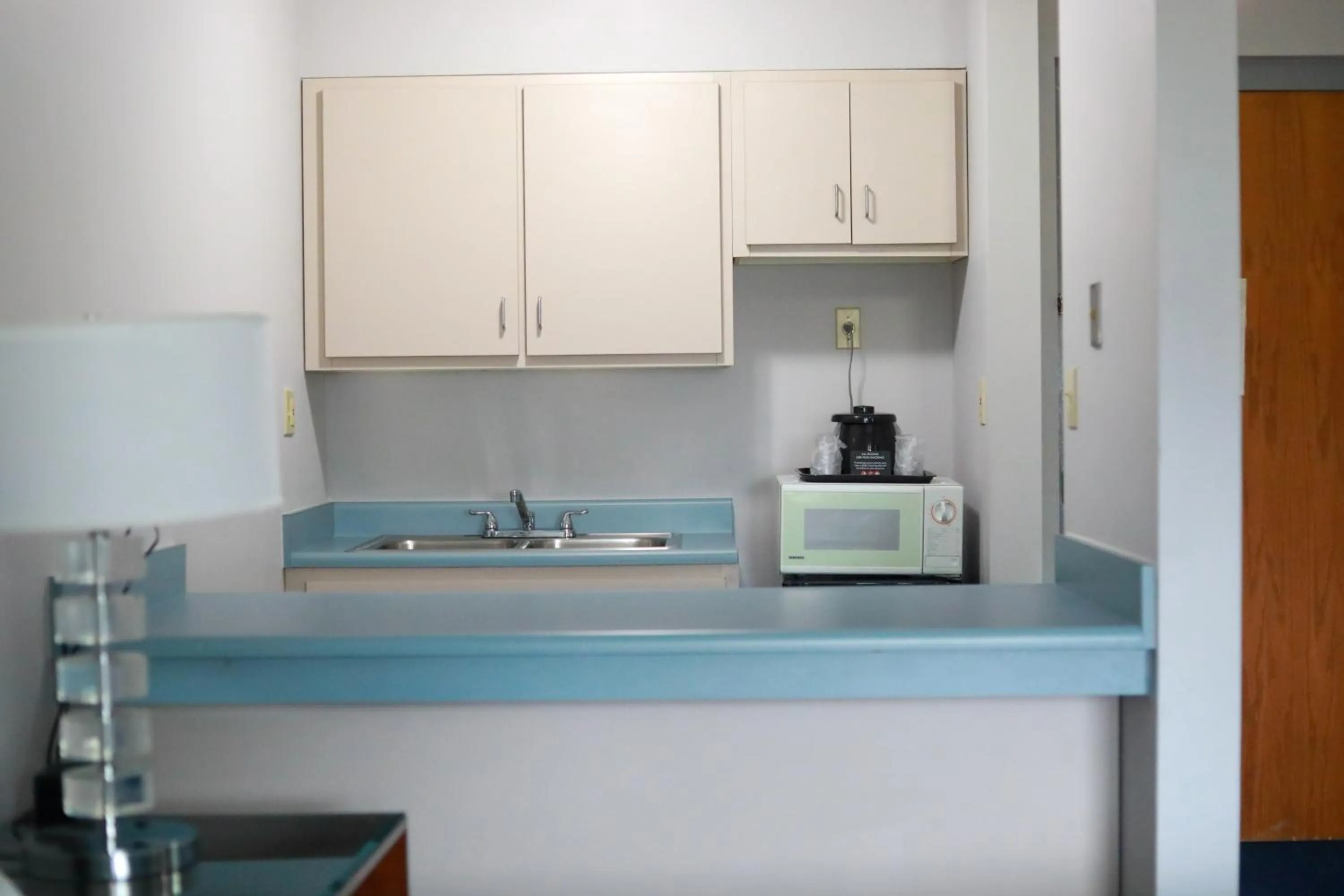 Kitchen or kitchenette in Illini Inn & Suites