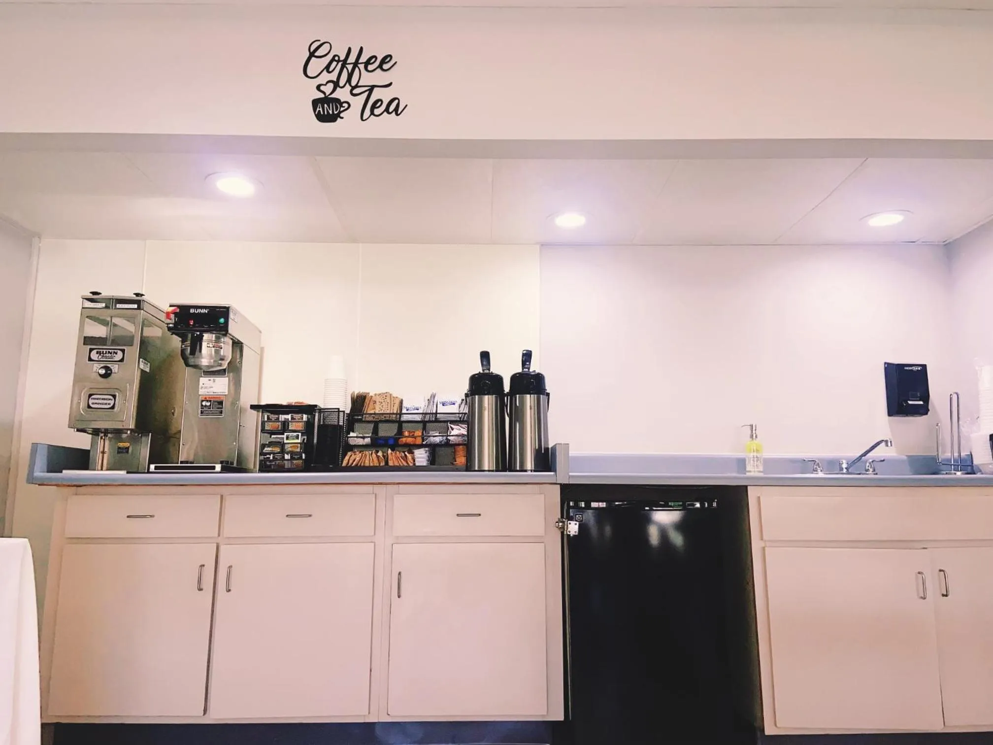 Coffee/tea facilities in Illini Inn & Suites