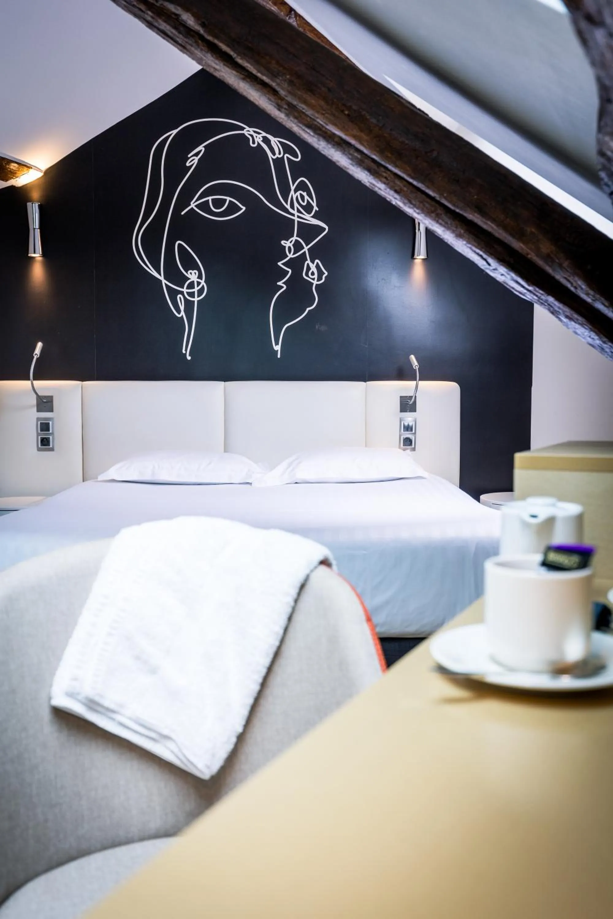 Bedroom, Bed in Hôtel Montparnasse Saint Germain