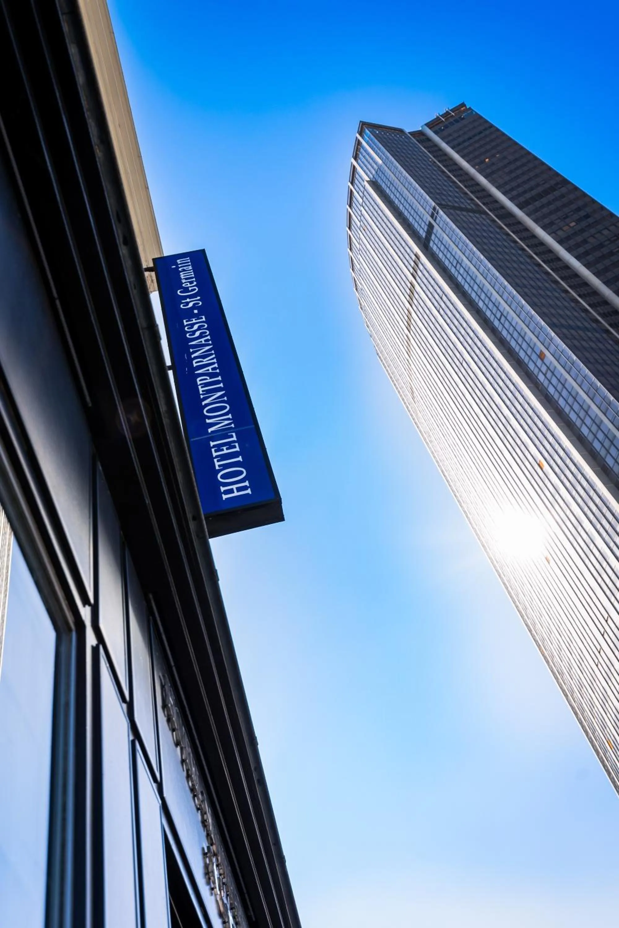 Facade/entrance in Hôtel Montparnasse Saint Germain