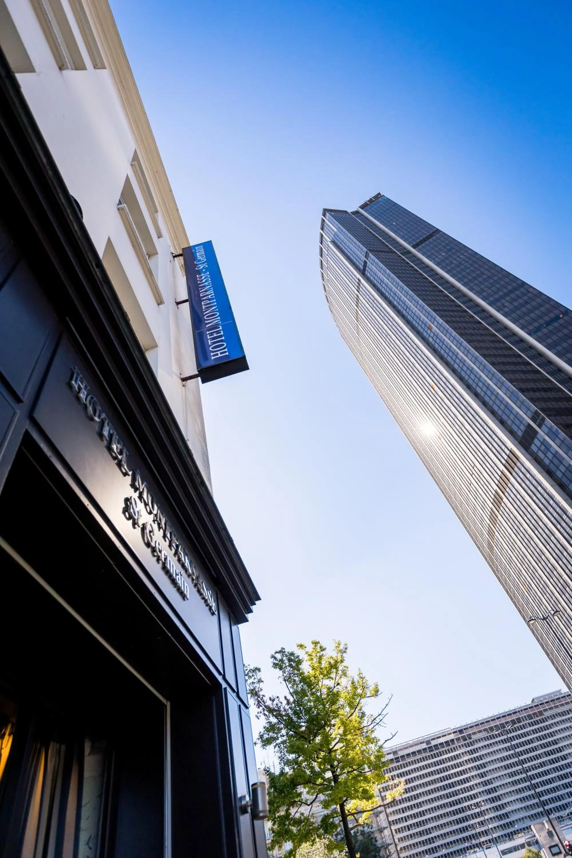 Facade/entrance in Hôtel Montparnasse Saint Germain