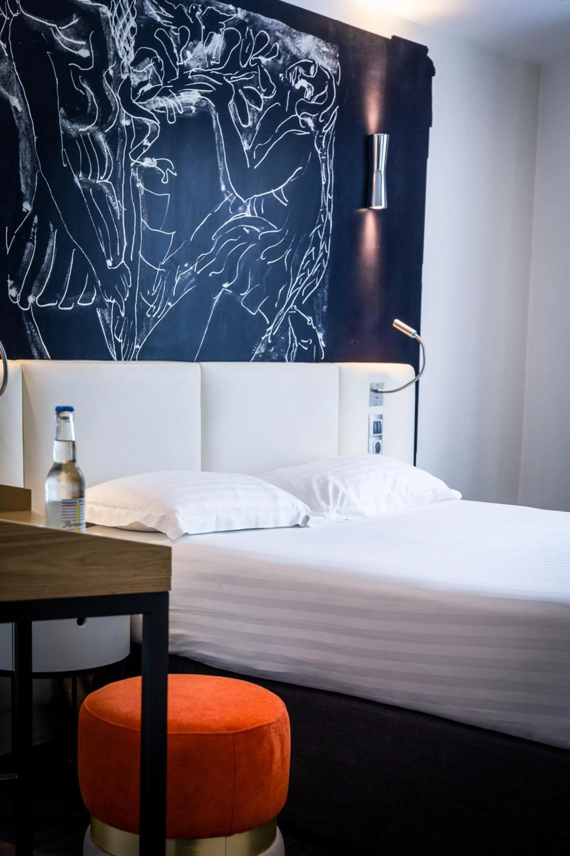 Bedroom, Bed in Hôtel Montparnasse Saint Germain