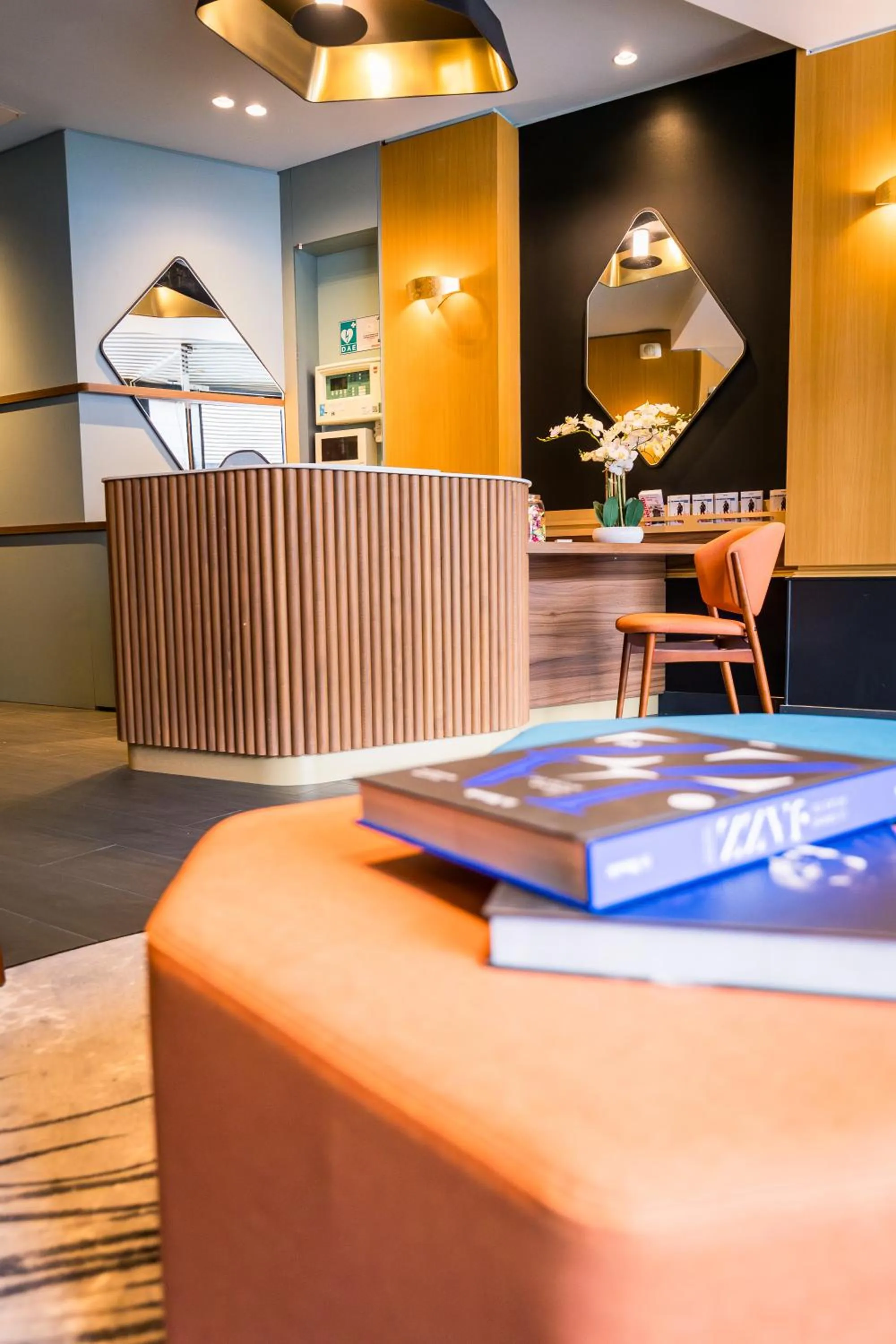 Lobby or reception in Hôtel Montparnasse Saint Germain