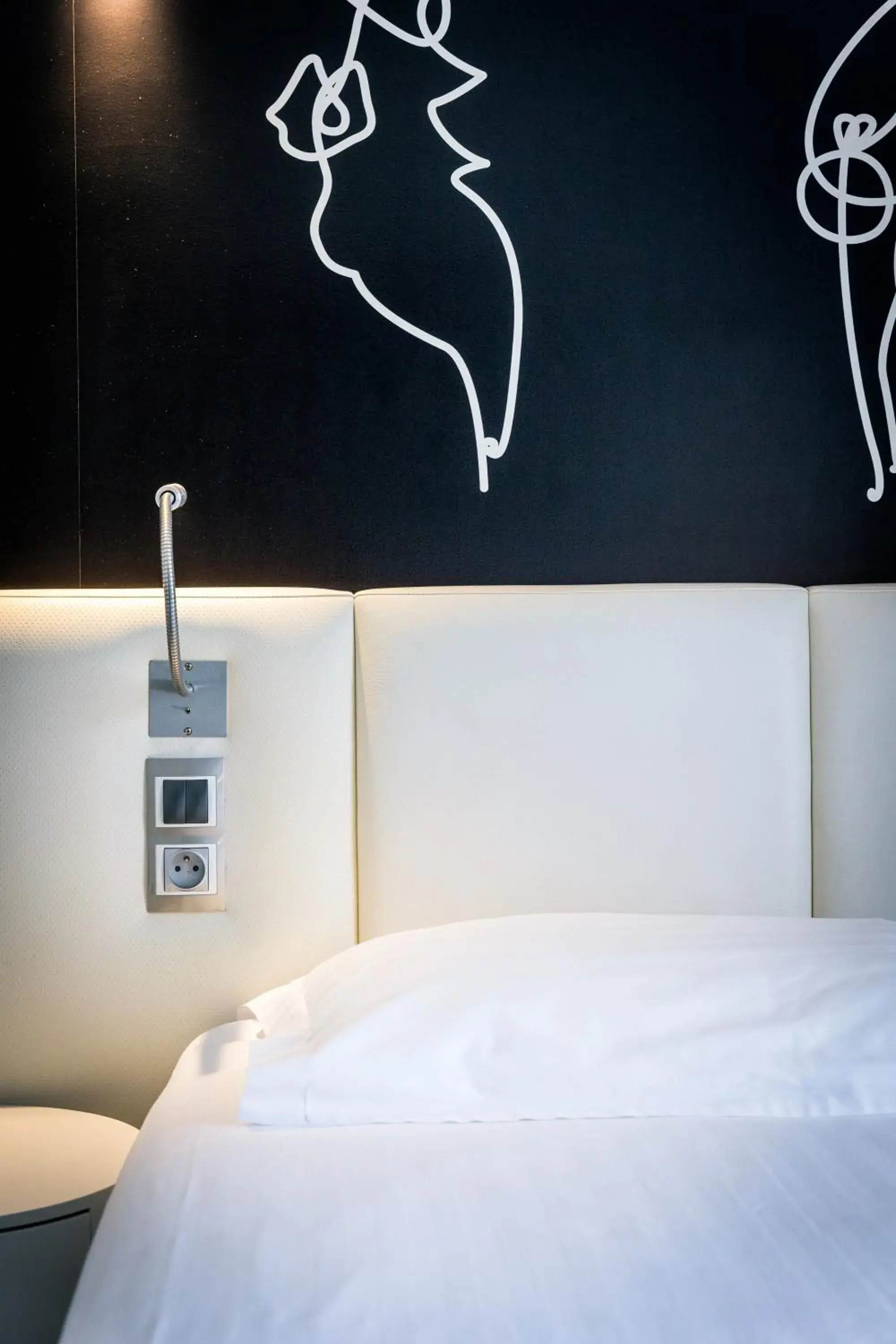 Bed in Hôtel Montparnasse Saint Germain Bed in Hôtel Montparnasse Saint Germain