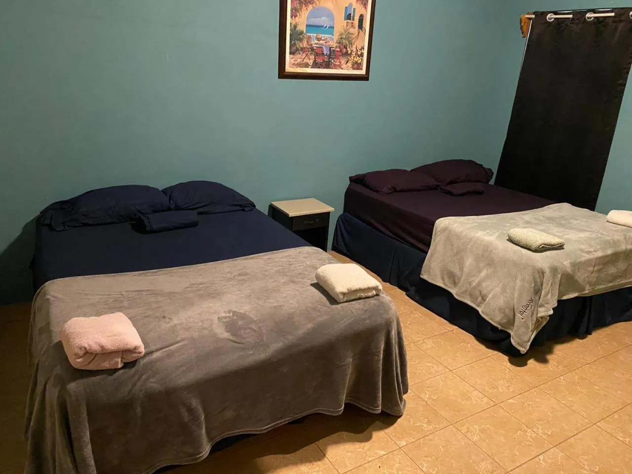 Bed in Airport Inn Roatan