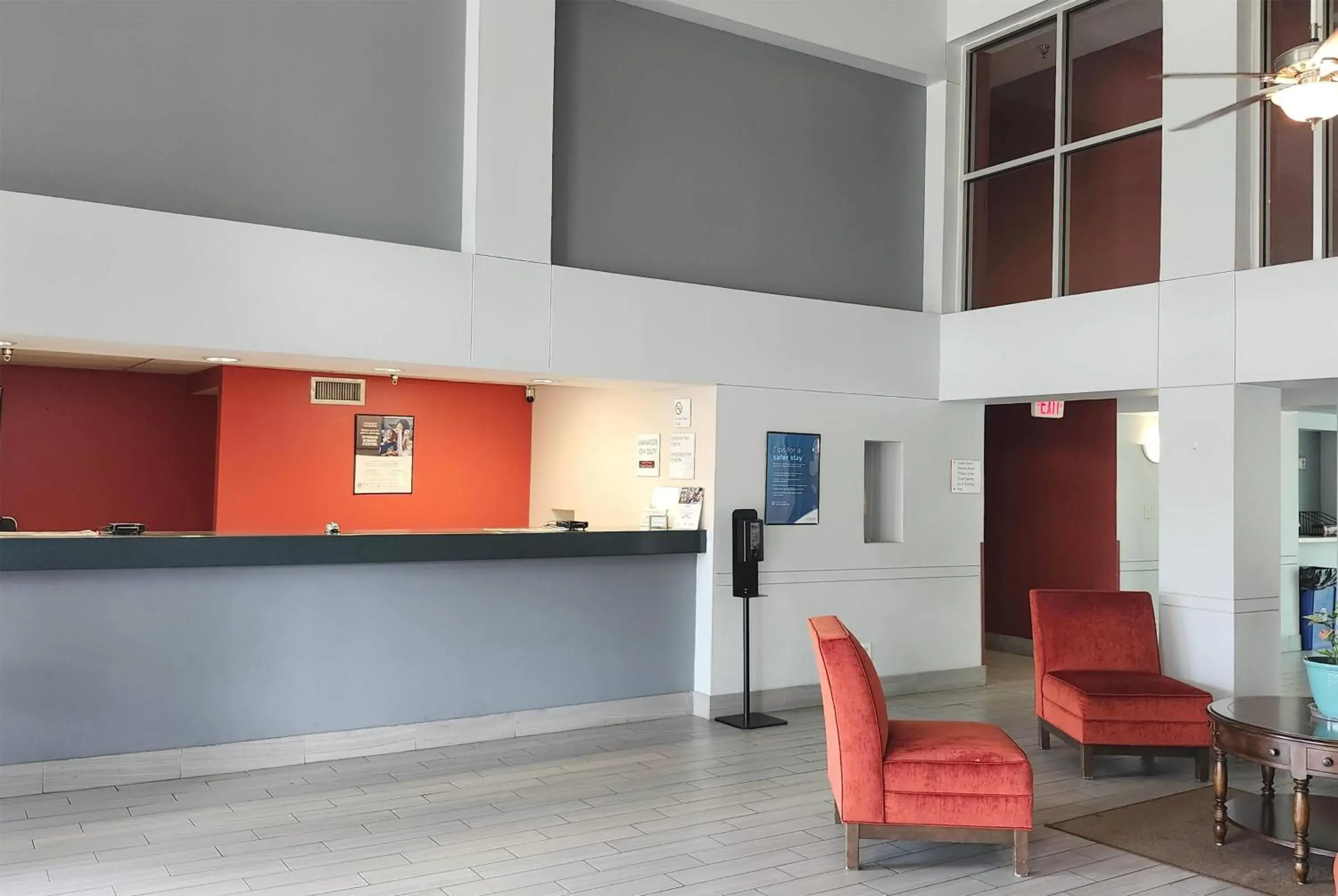 Lobby or reception in Ramada by Wyndham Luling Lobby or reception in Ramada by Wyndham Luling