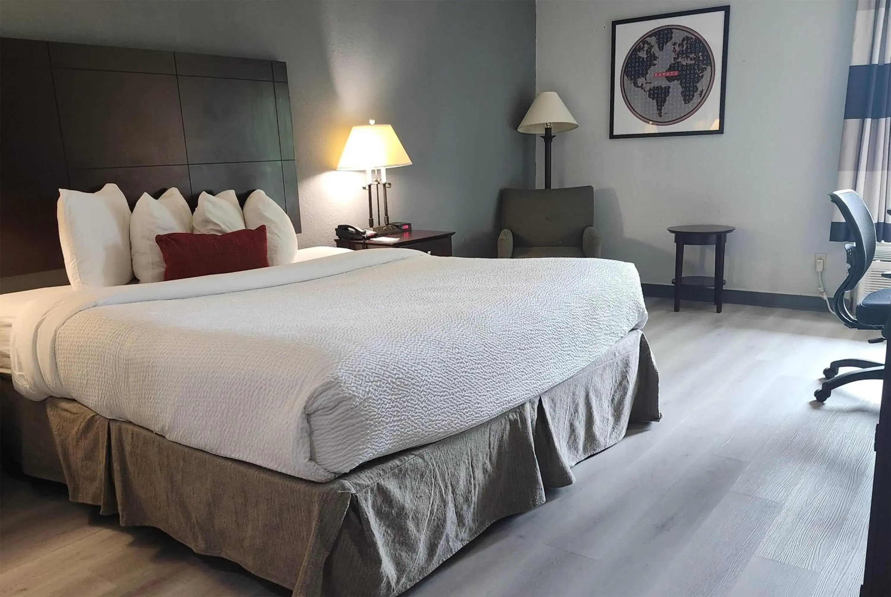 Photo of the whole room, Bed in Ramada by Wyndham Luling Photo of the whole room, Bed in Ramada by Wyndham Luling