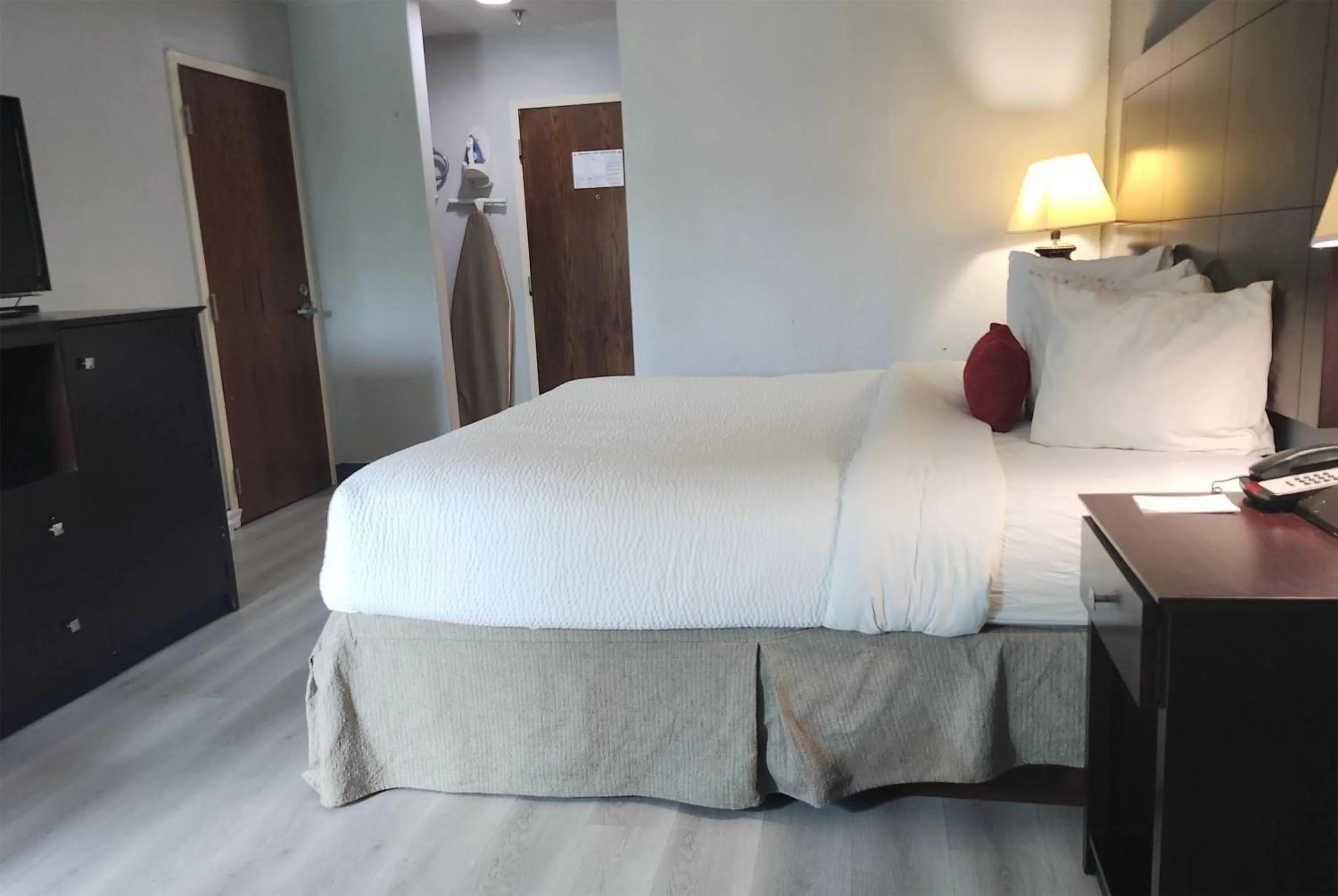 Photo of the whole room, Bed in Ramada by Wyndham Luling