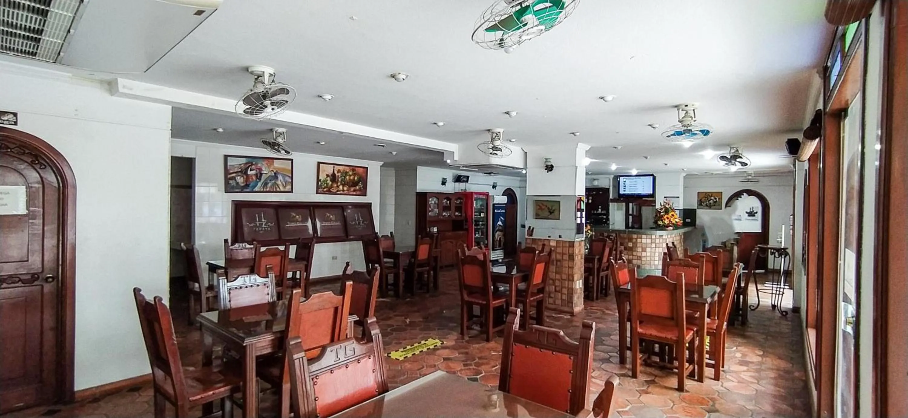Restaurant/places to eat in Hotel Zaraya