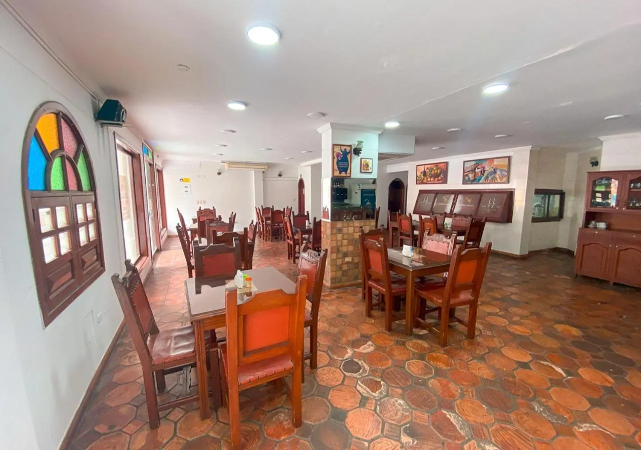 Restaurant/places to eat in Hotel Zaraya