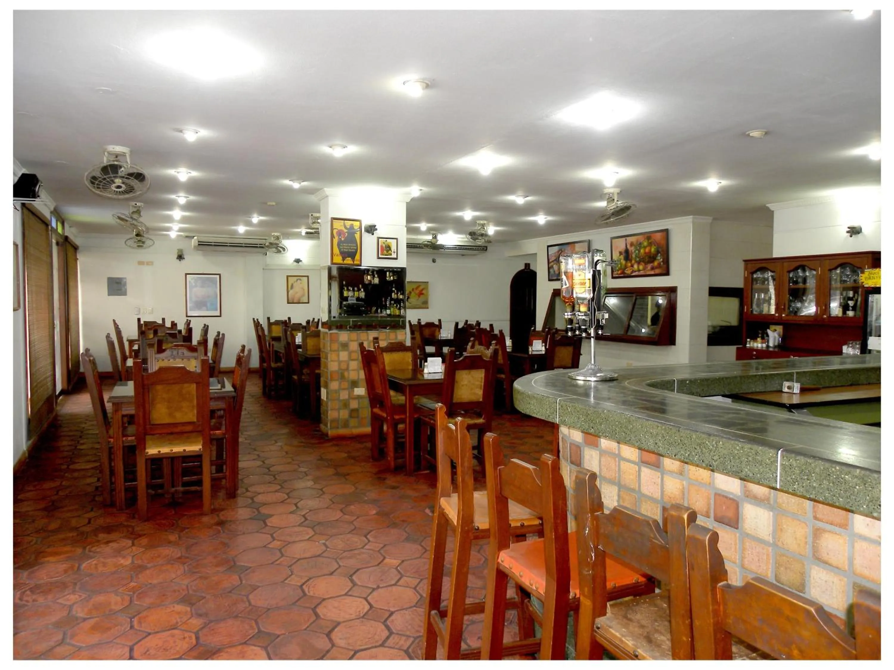 Restaurant/places to eat in Hotel Zaraya