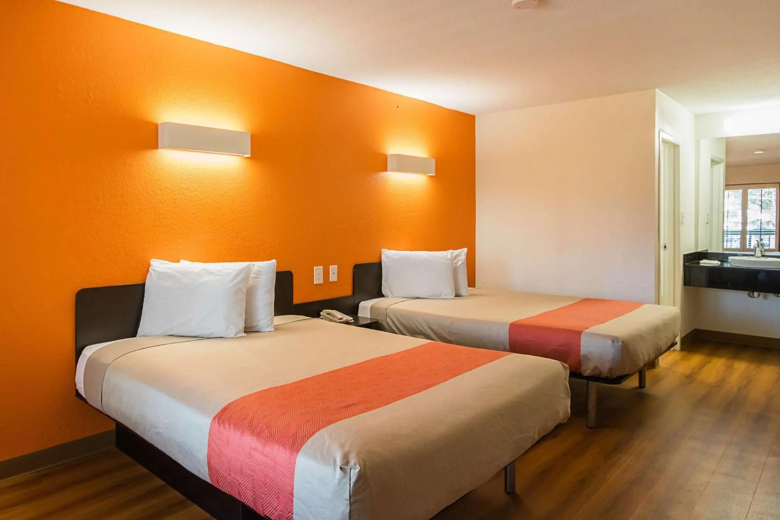 Bedroom, Bed in Motel 6-Savannah, GA - Midtown Bedroom, Bed in Motel 6-Savannah, GA - Midtown