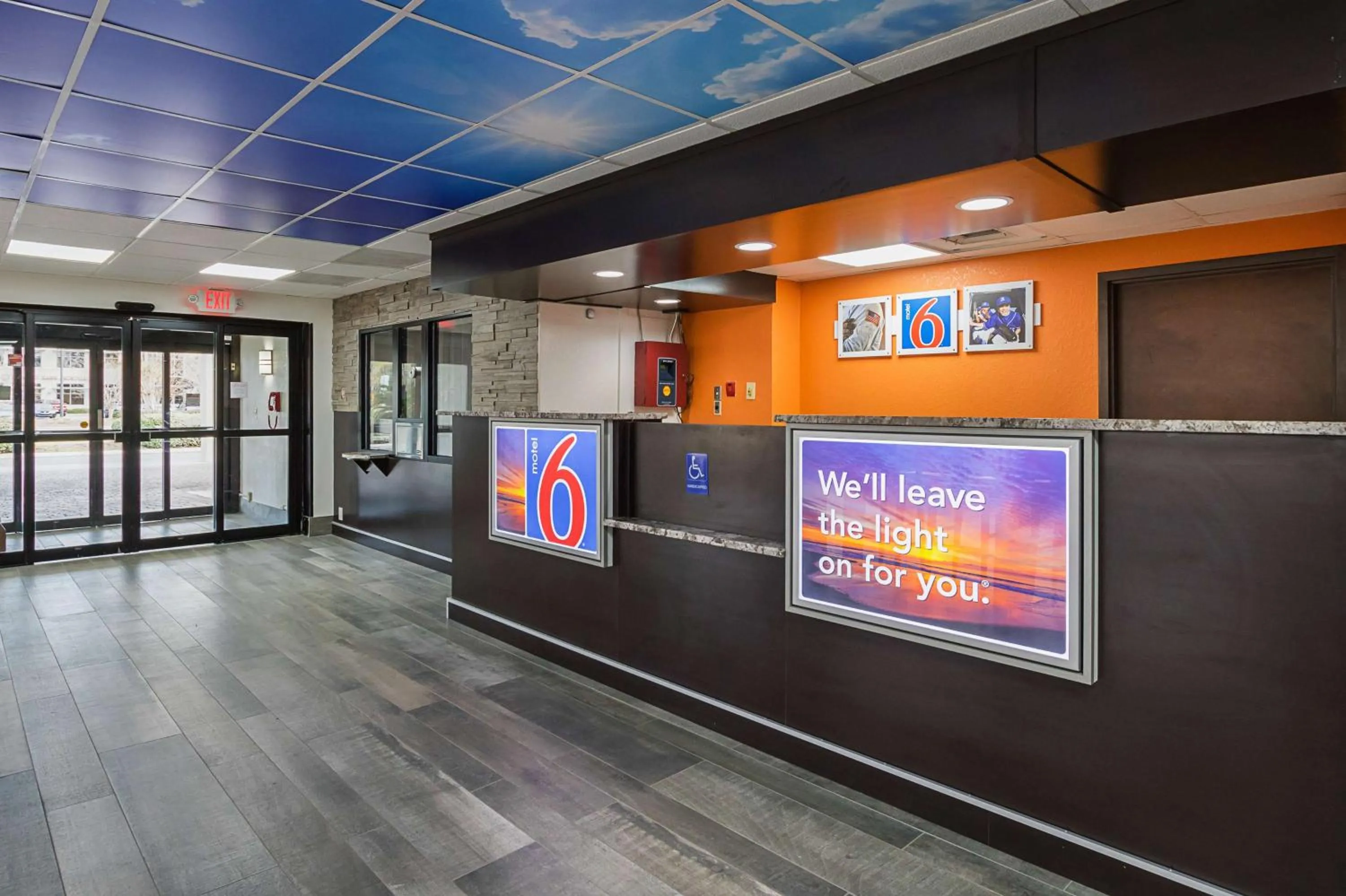 Lobby or reception in Motel 6-Savannah, GA - Midtown