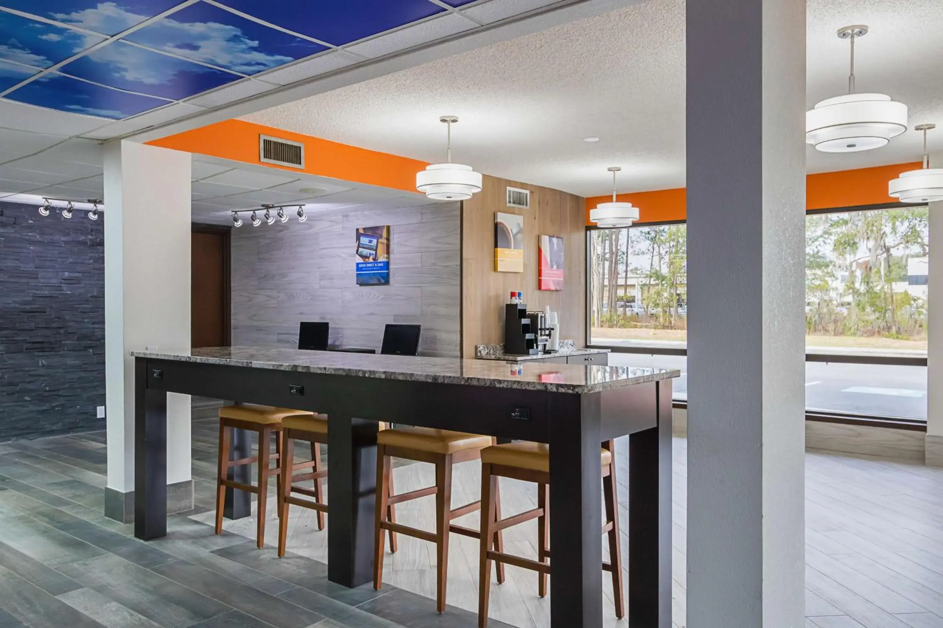Lobby or reception in Motel 6-Savannah, GA - Midtown Lobby or reception in Motel 6-Savannah, GA - Midtown