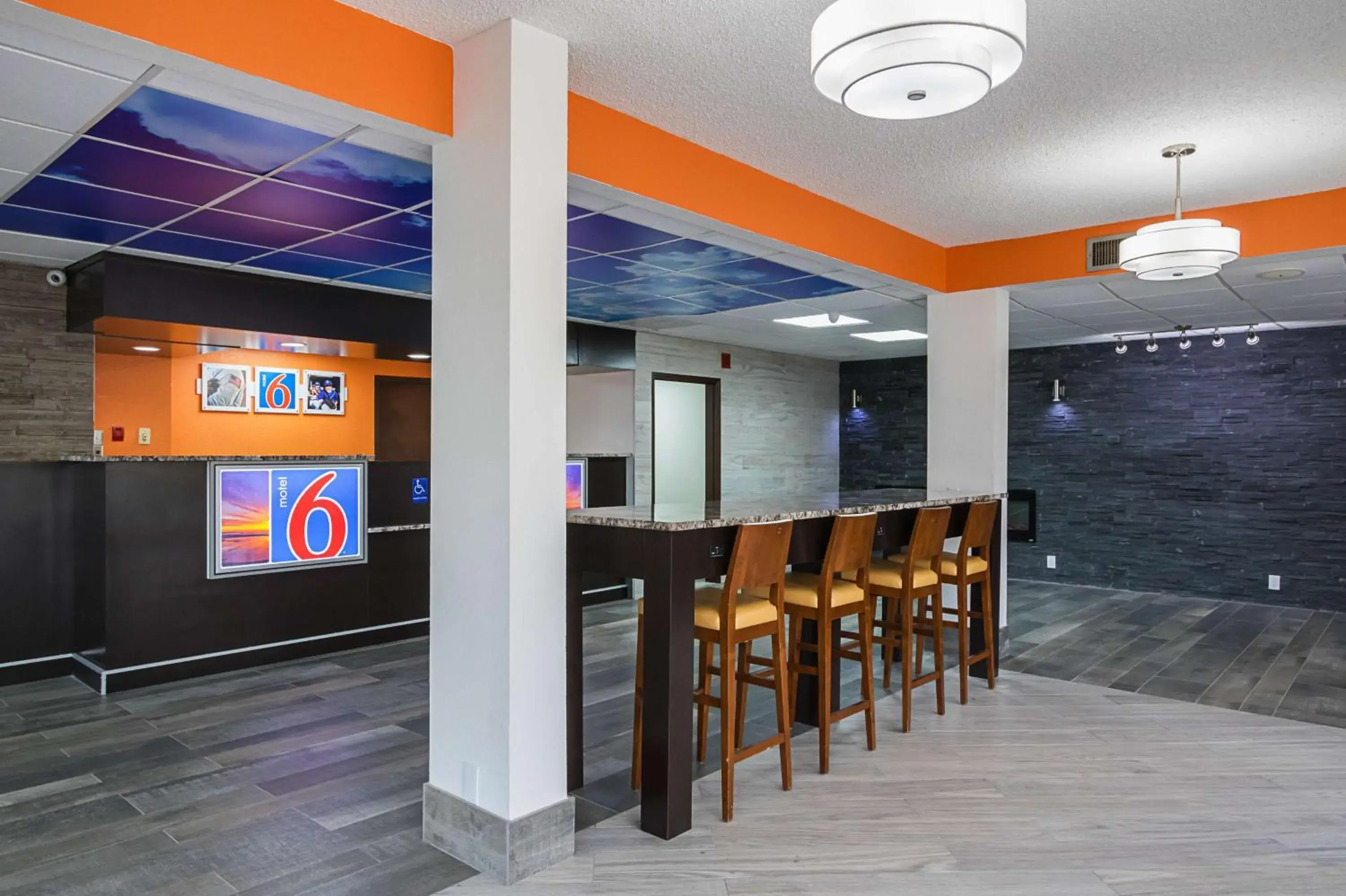 Lobby or reception in Motel 6-Savannah, GA - Midtown Lobby or reception in Motel 6-Savannah, GA - Midtown