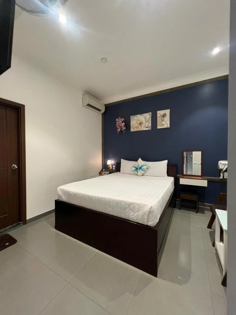 Bed in ĐÔNG NHƯ HOTEL