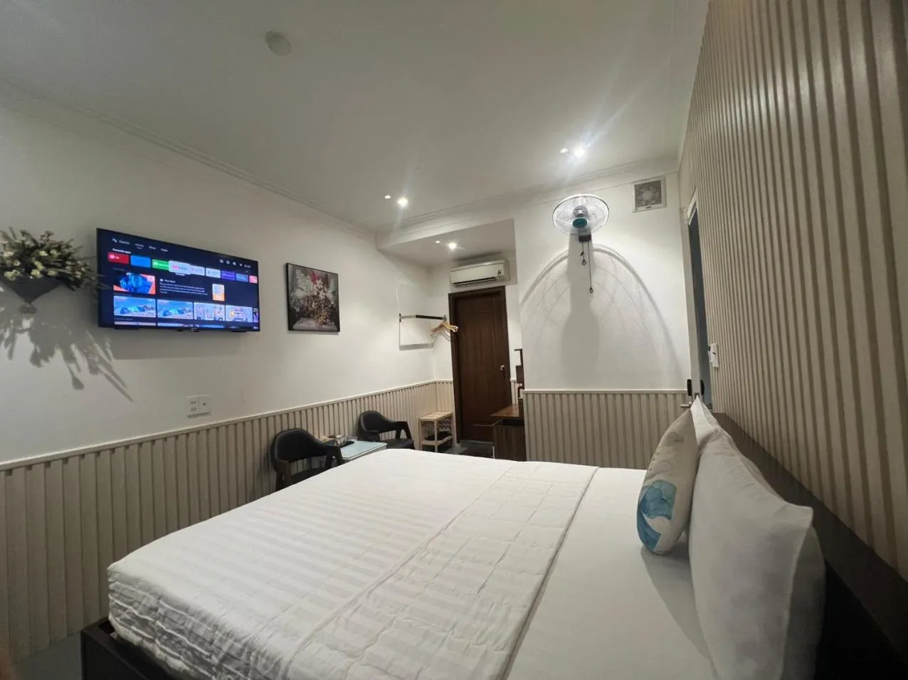 Bed in ĐÔNG NHƯ HOTEL