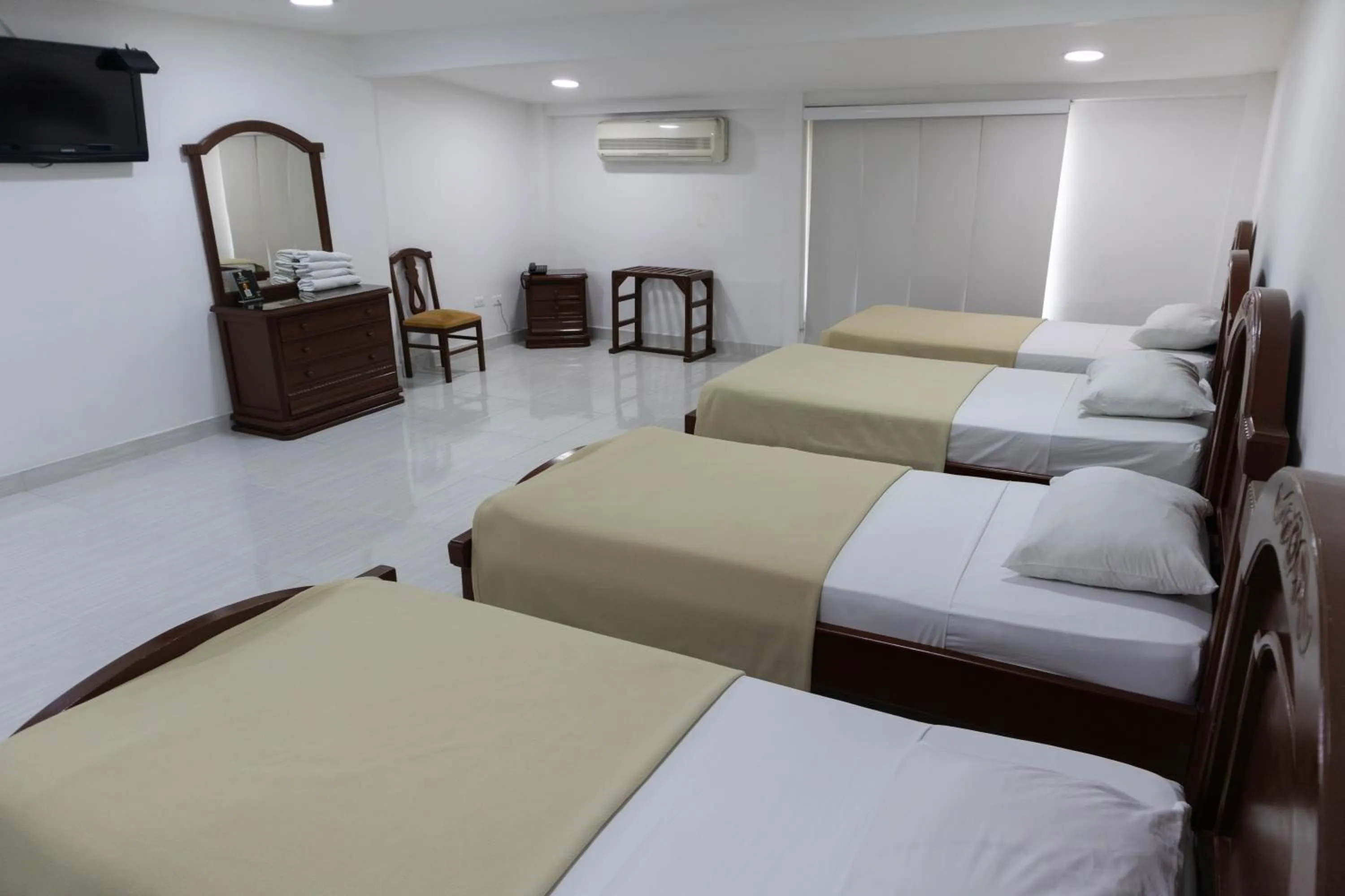 Photo of the whole room, Bed in Hotel Exelsior