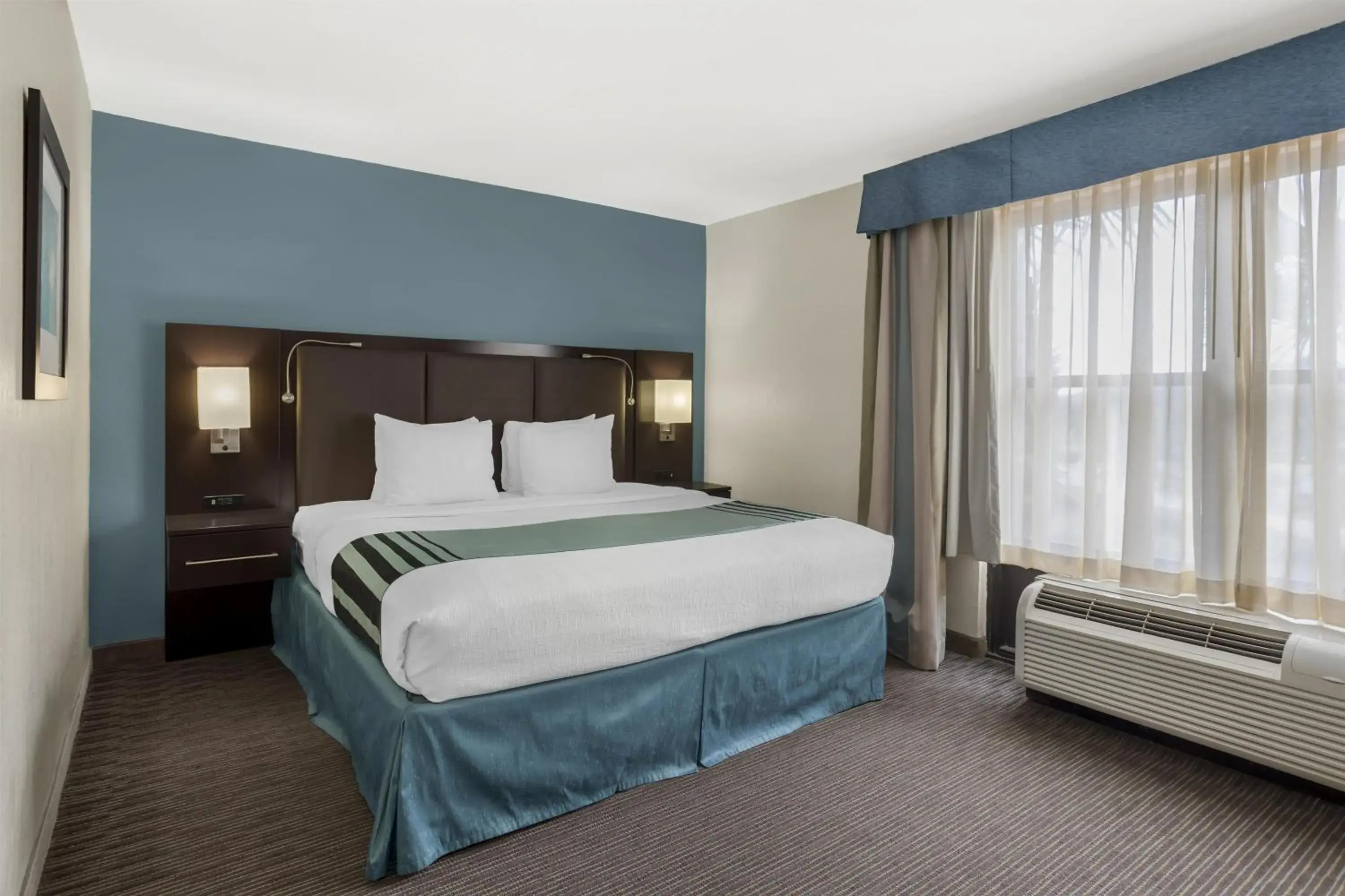 Bedroom, Bed in Best Western Plus Tallahassee North Hotel Bedroom, Bed in Best Western Plus Tallahassee North Hotel