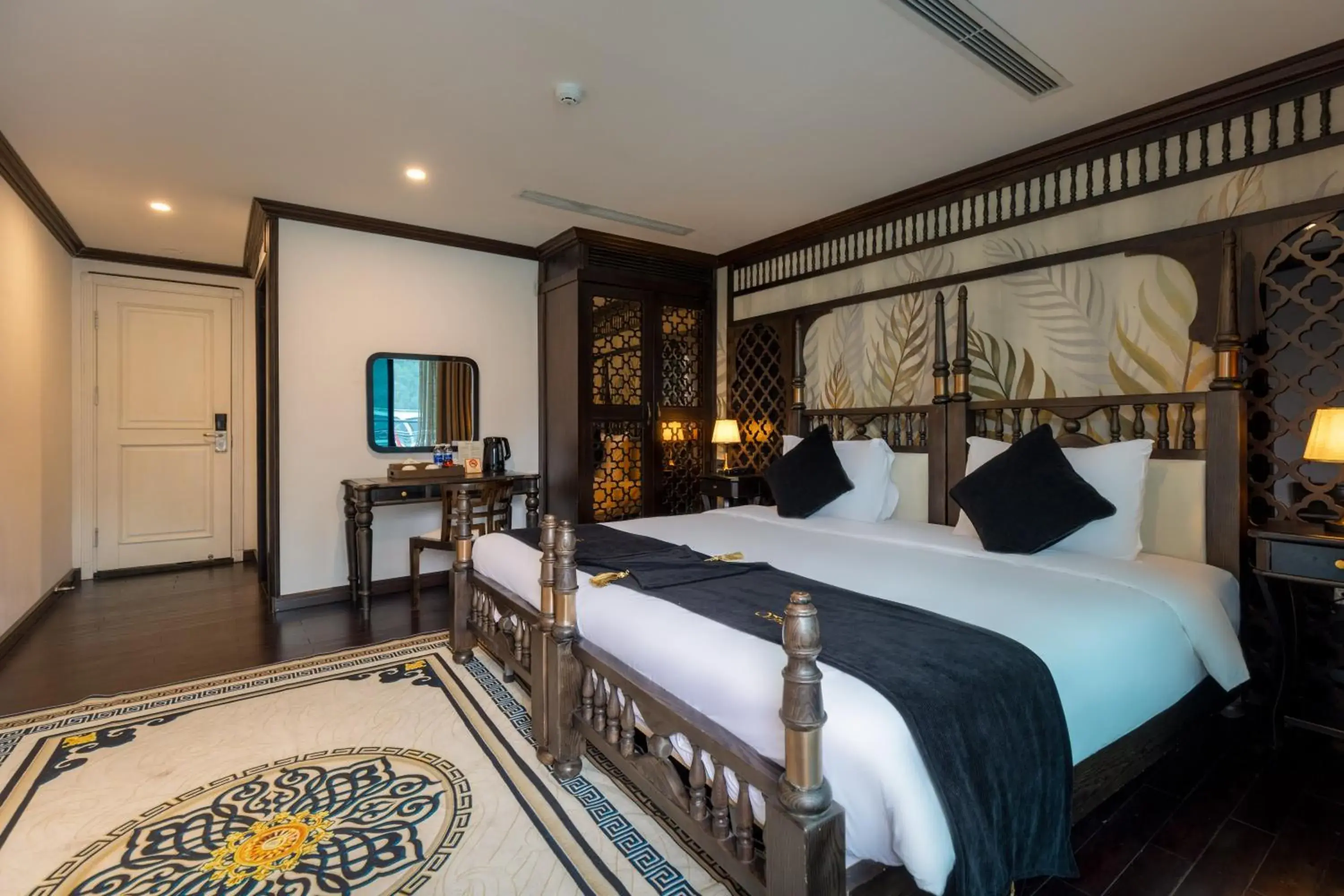 Junior Suite with Balcony and Sea View - single occupancy in Venus Cruises Halong Bay by Venus Group Junior Suite with Balcony and Sea View - single occupancy in Venus Cruises Halong Bay by Venus Group