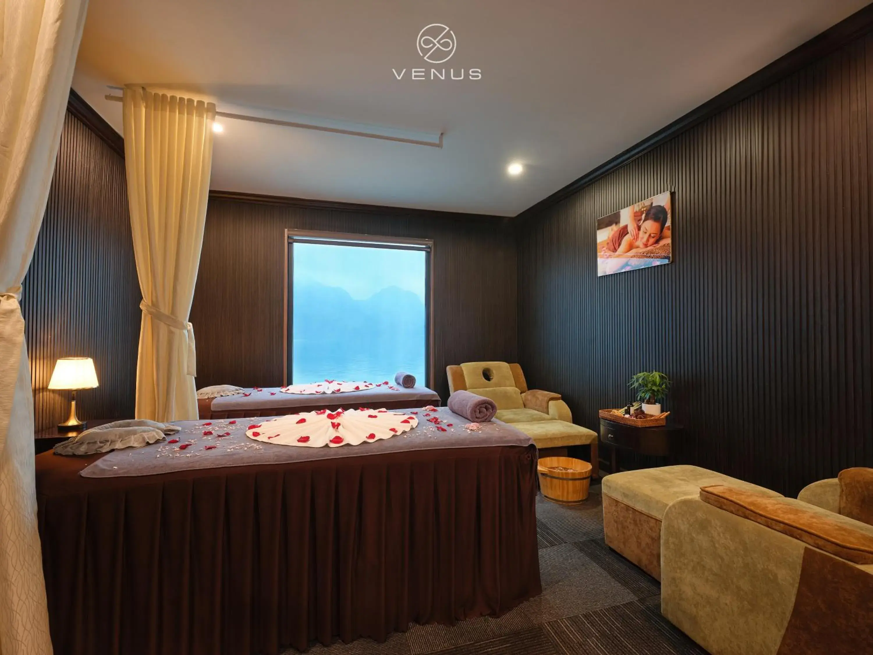 Spa and wellness centre/facilities, Bed in Venus Cruises Halong Bay by Venus Group Spa and wellness centre/facilities, Bed in Venus Cruises Halong Bay by Venus Group