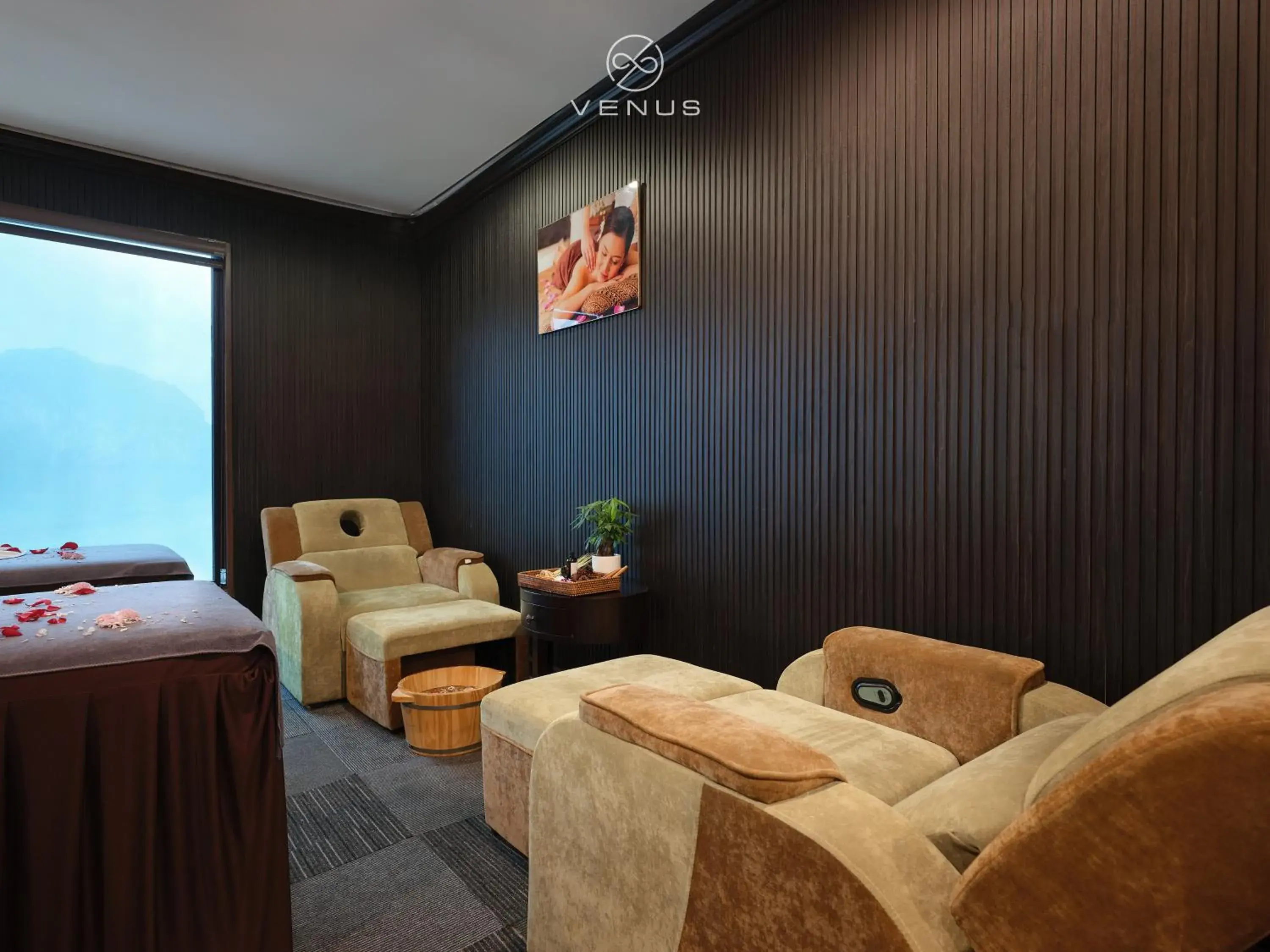 Spa and wellness centre/facilities, Bed in Venus Cruises Halong Bay by Venus Group Spa and wellness centre/facilities, Bed in Venus Cruises Halong Bay by Venus Group