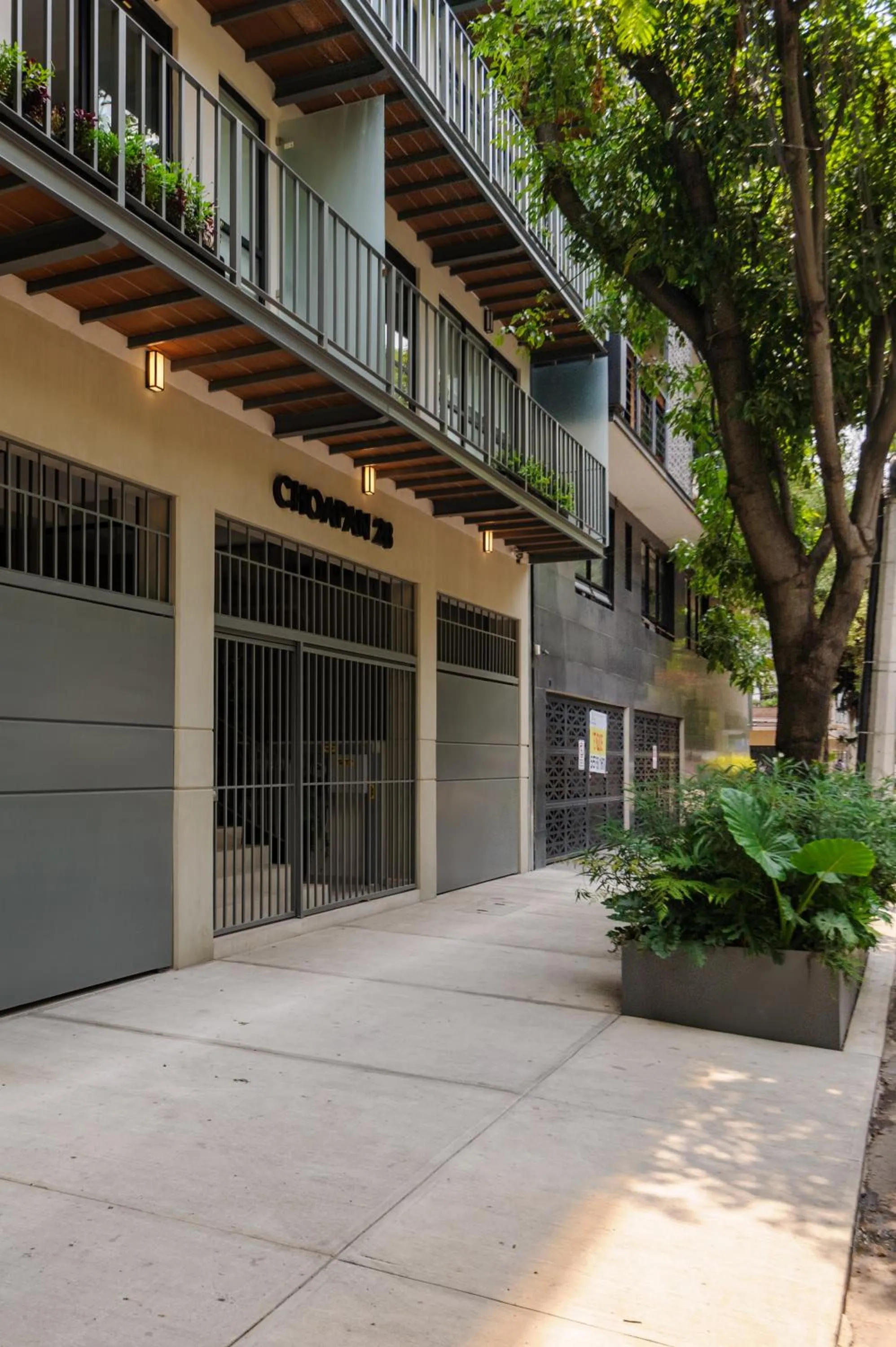 Property building in Choapan 28 - Lux Apartments in Condesa
