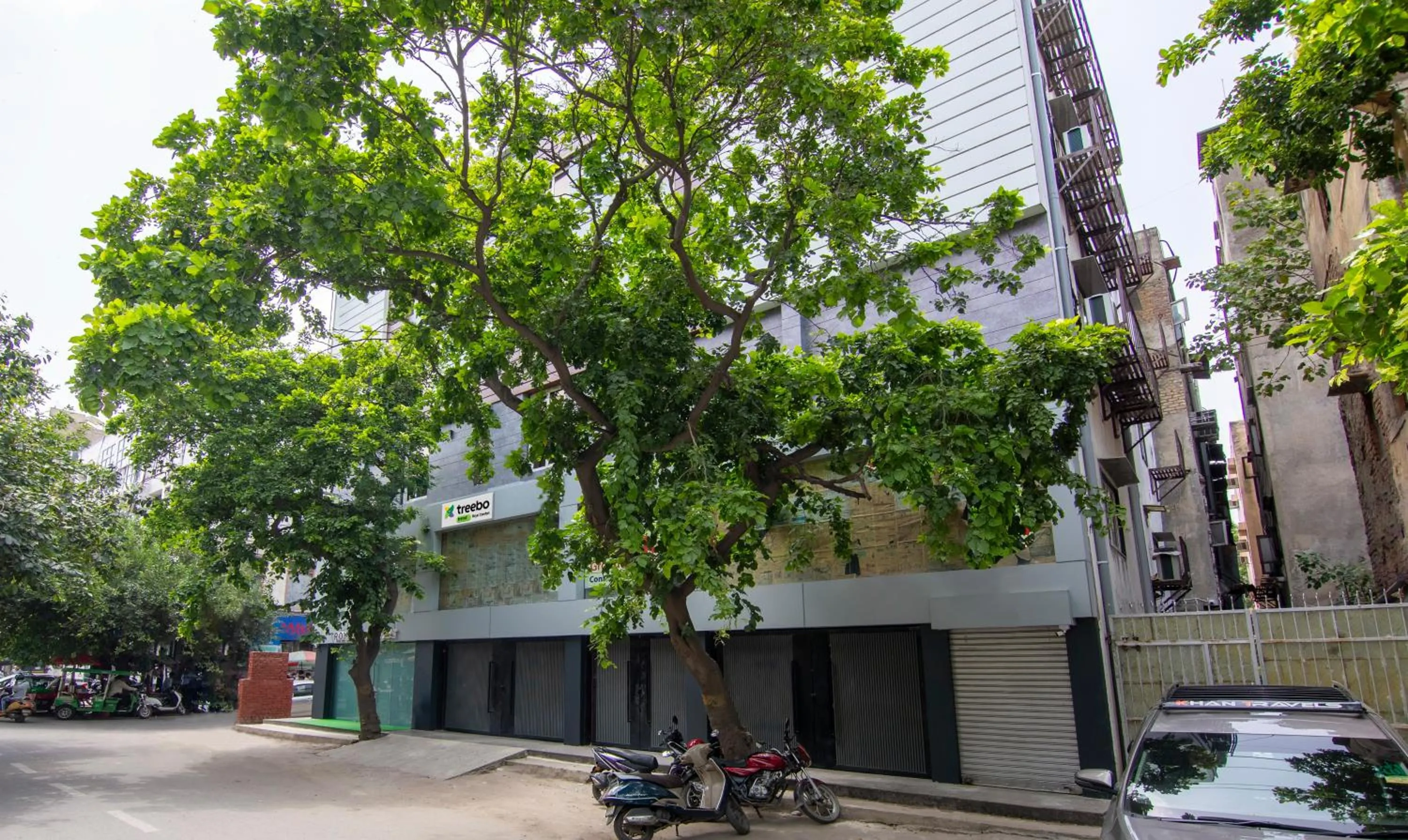 Facade/entrance in Treebo Royal Comfort