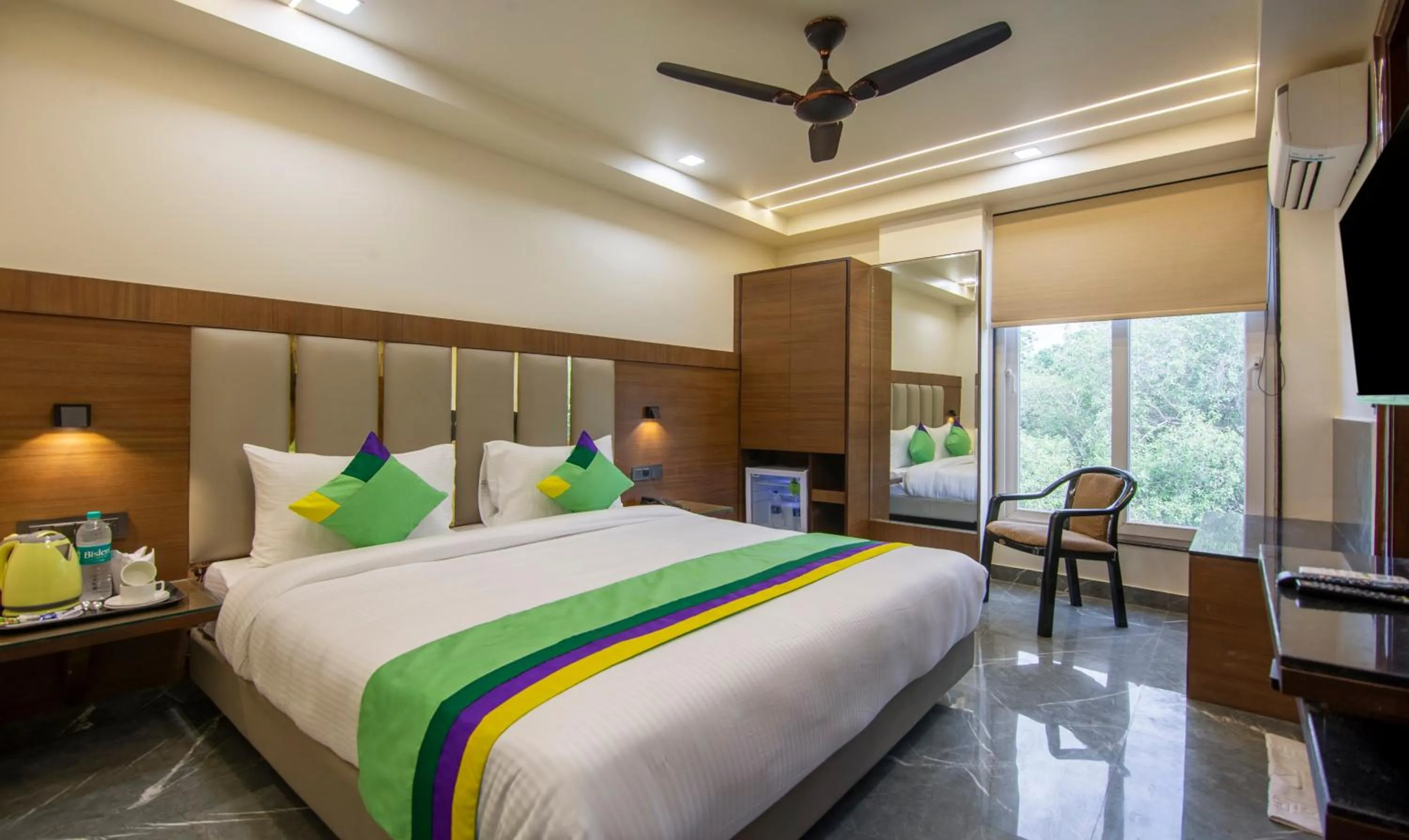 Bed in Treebo Royal Comfort