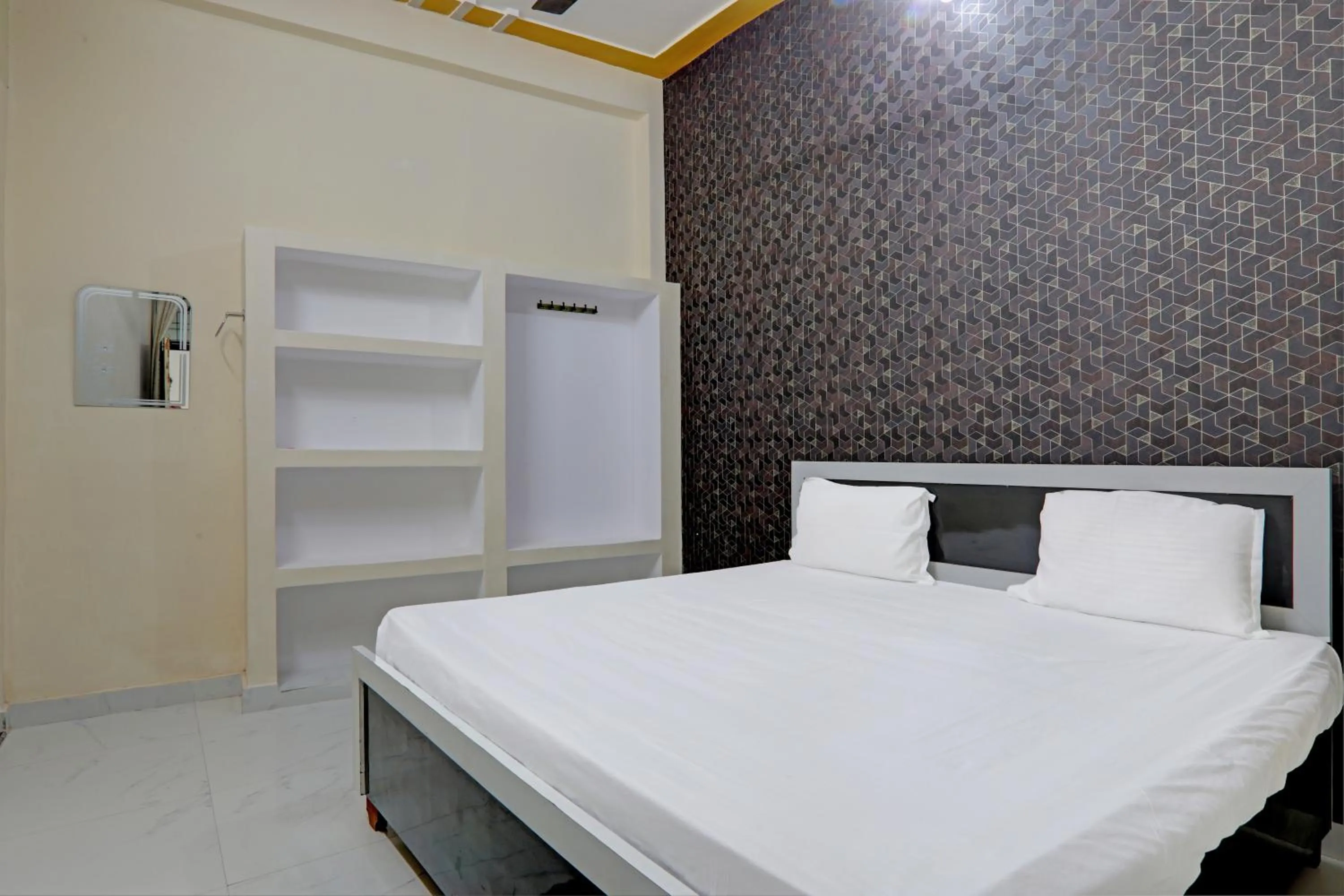 Bedroom, Bed in Hotel O Diamond