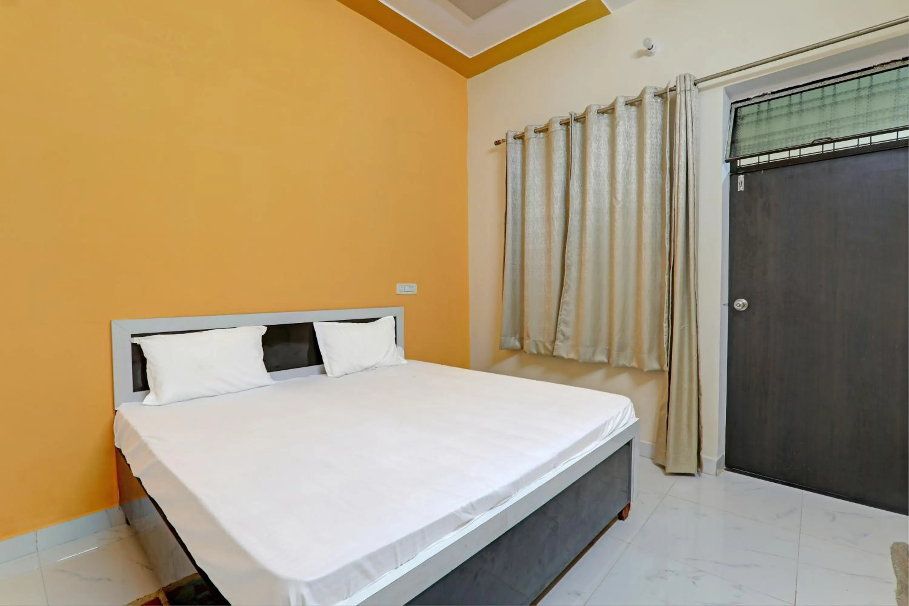 Bedroom, Bed in Hotel O Diamond