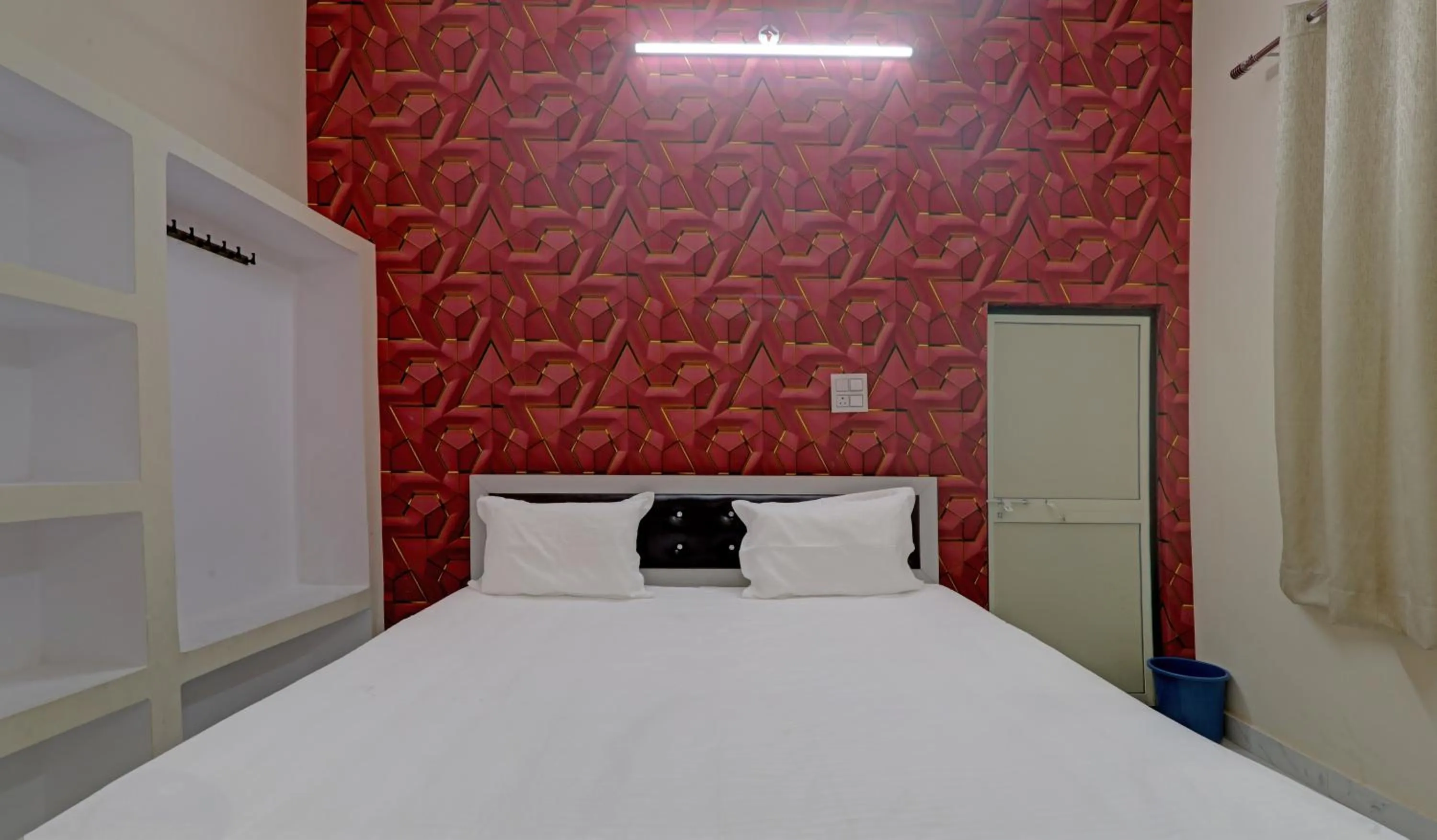 Bedroom, Bed in Hotel O Diamond