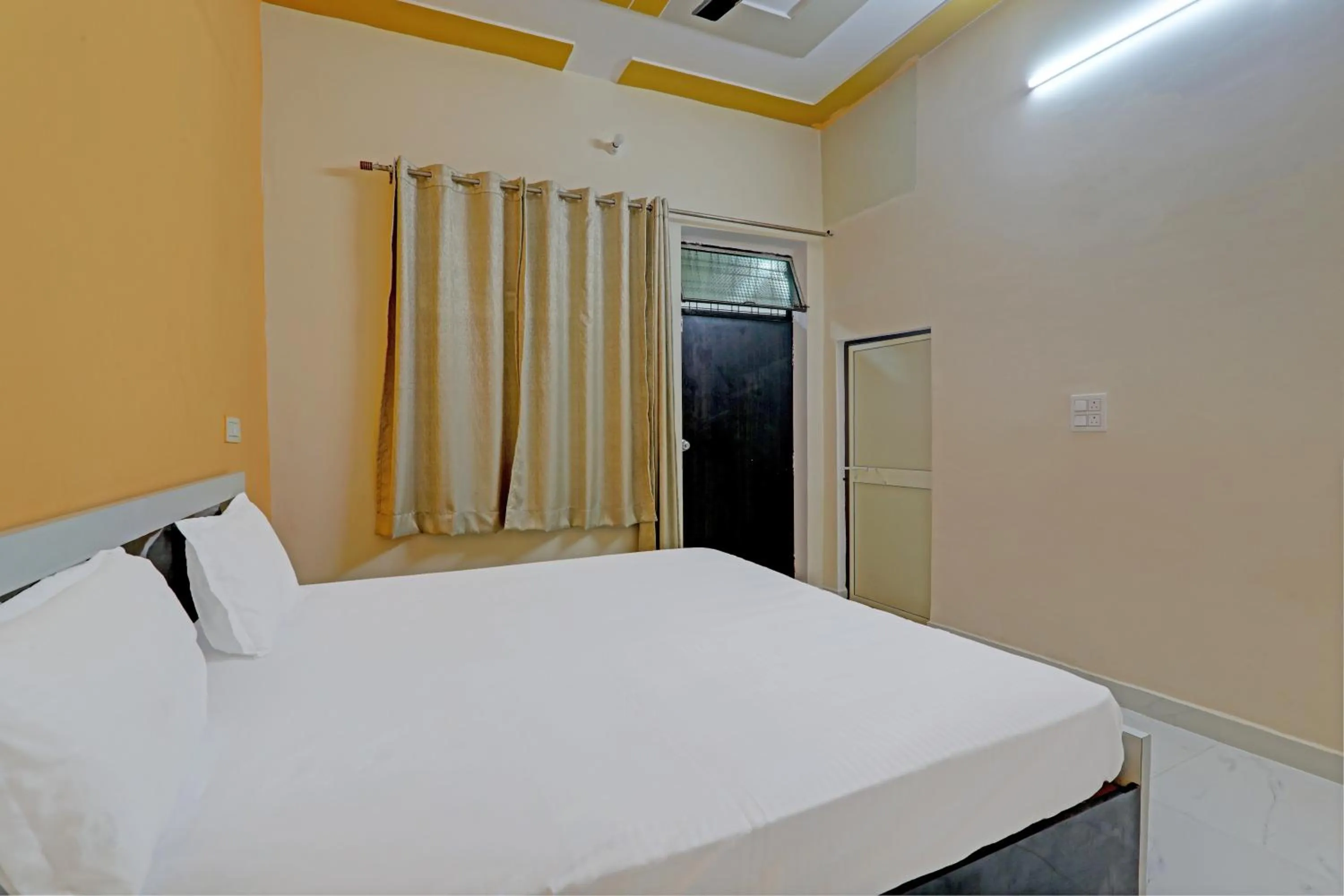 Bedroom, Bed in Hotel O Diamond