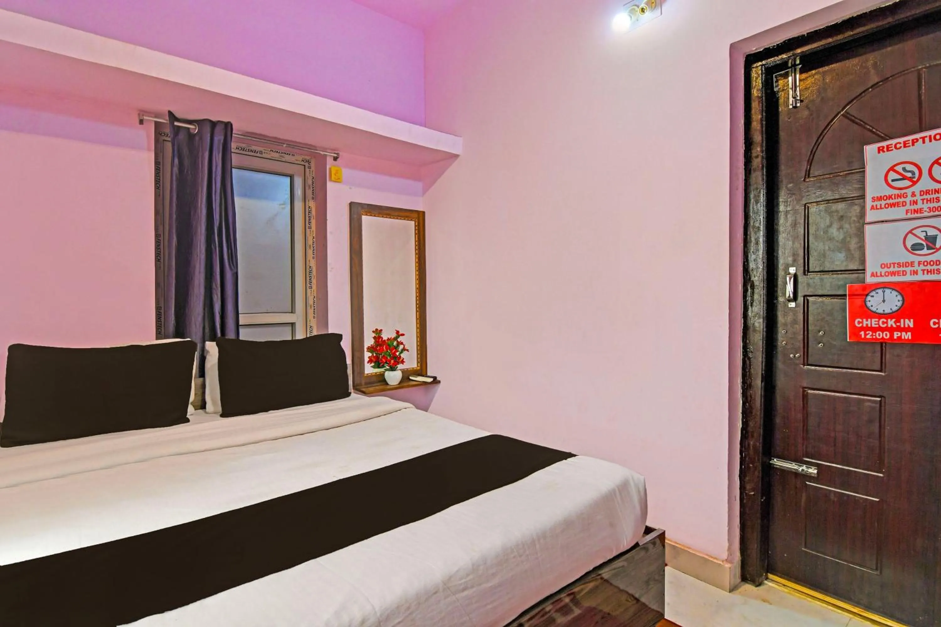 Bedroom, Bed in Hotel O Newmoon Inn