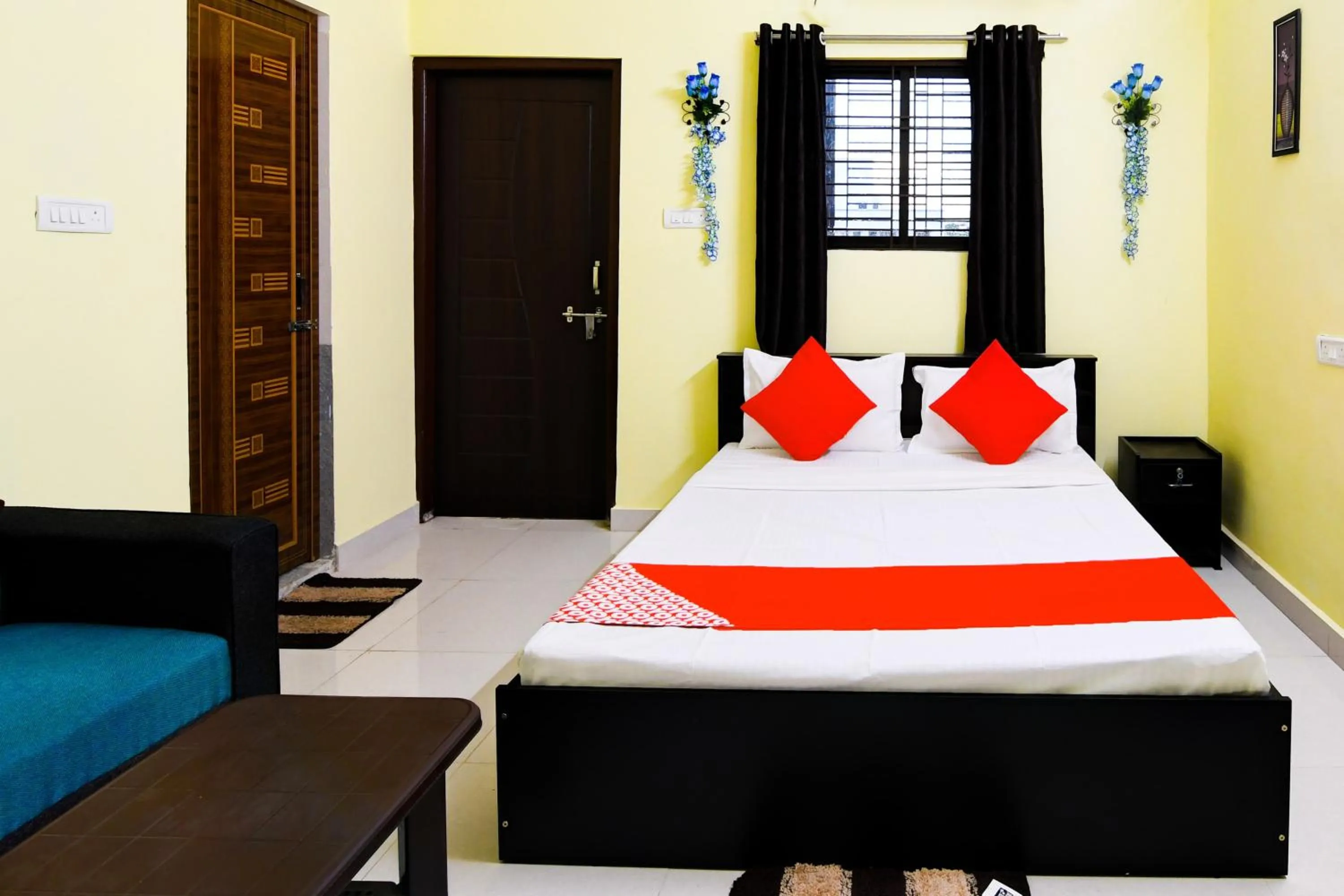 Facade/entrance, Bed in Hotel O Sri Balaji Guest House