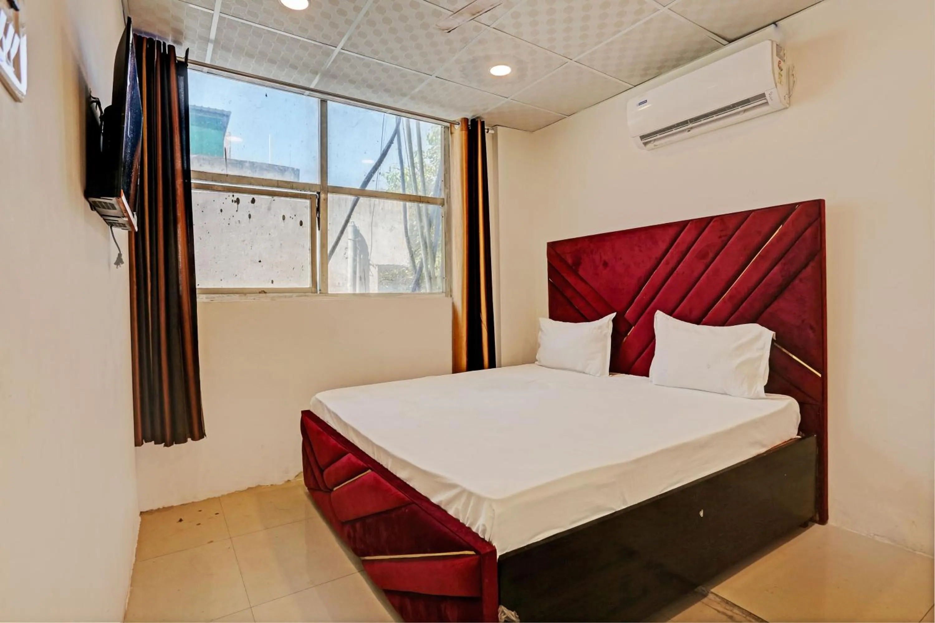 Bedroom, Bed in Hotel O Silver Key