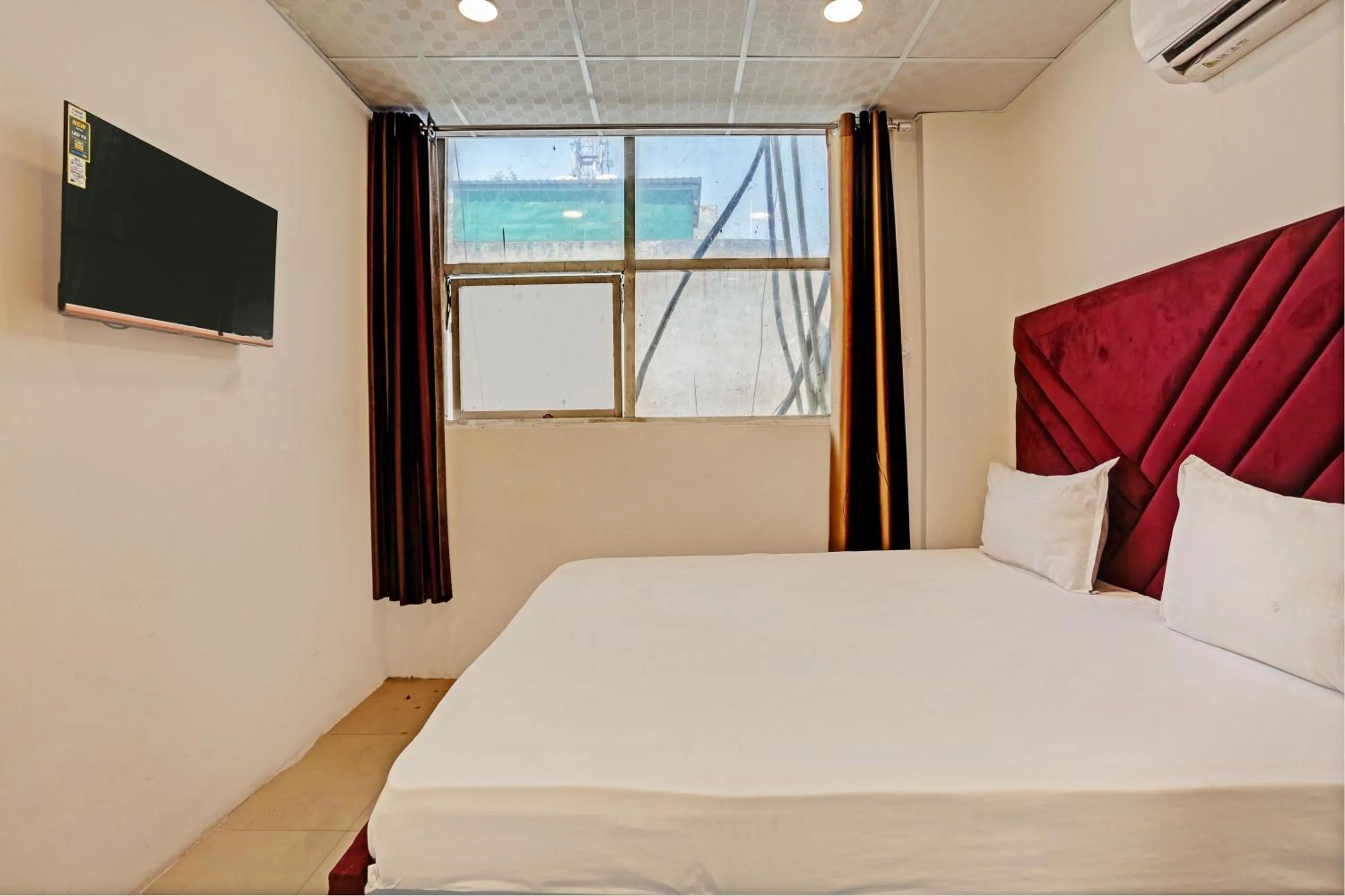 Bedroom, Bed in Hotel O Silver Key