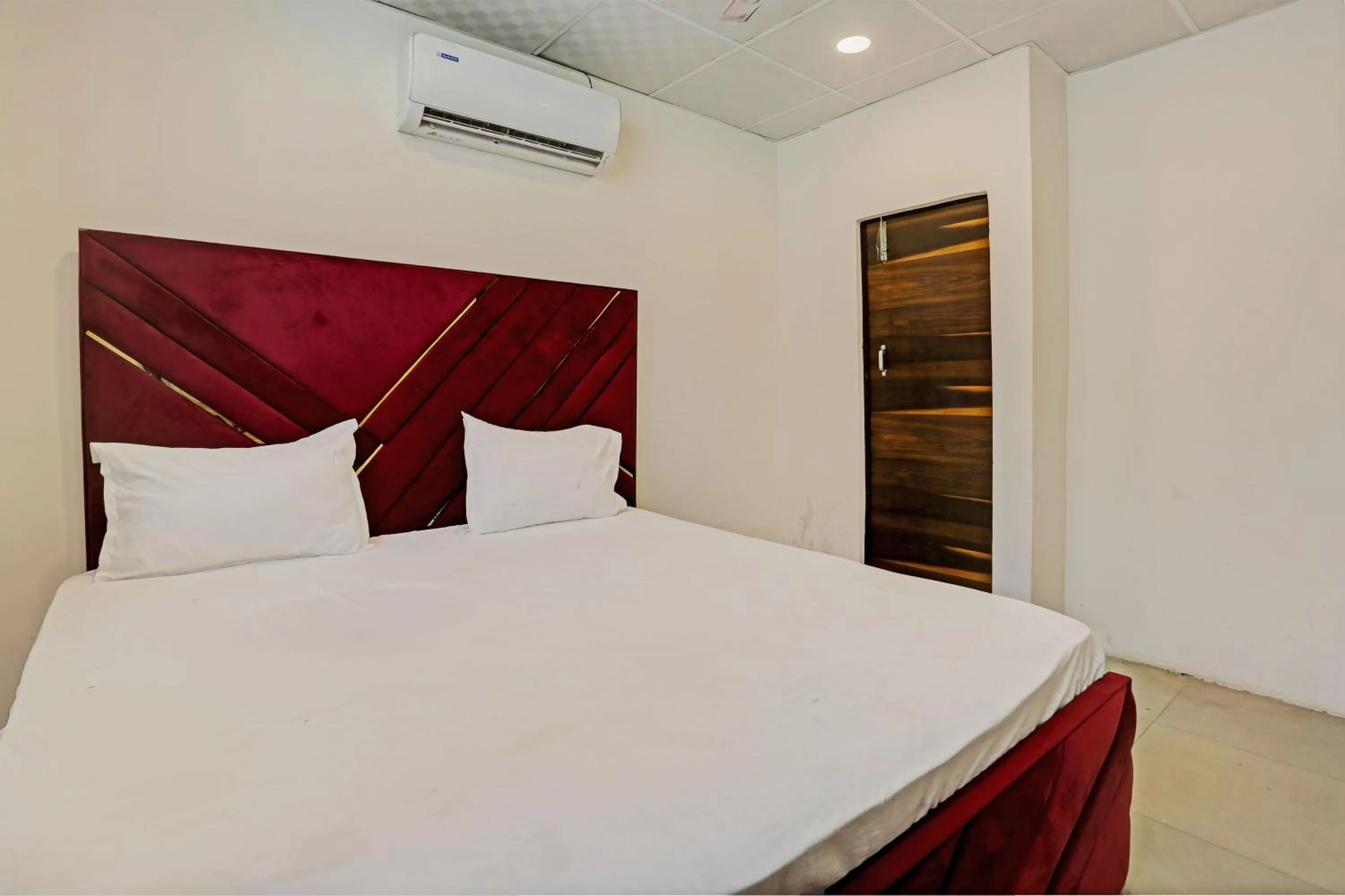 Bedroom, Bed in Hotel O Silver Key