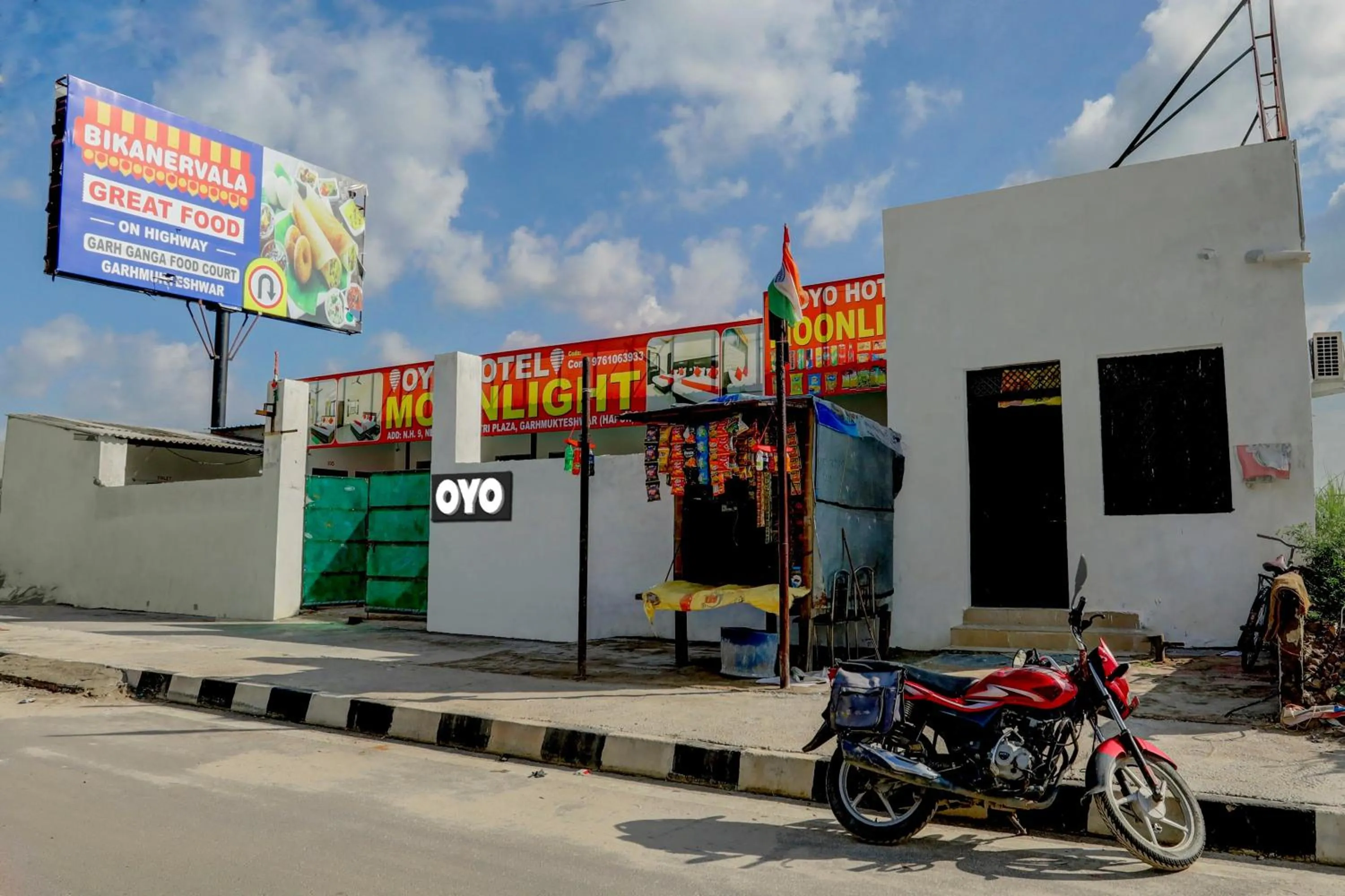 Facade/entrance in OYO Flagship Hotel Moonlight