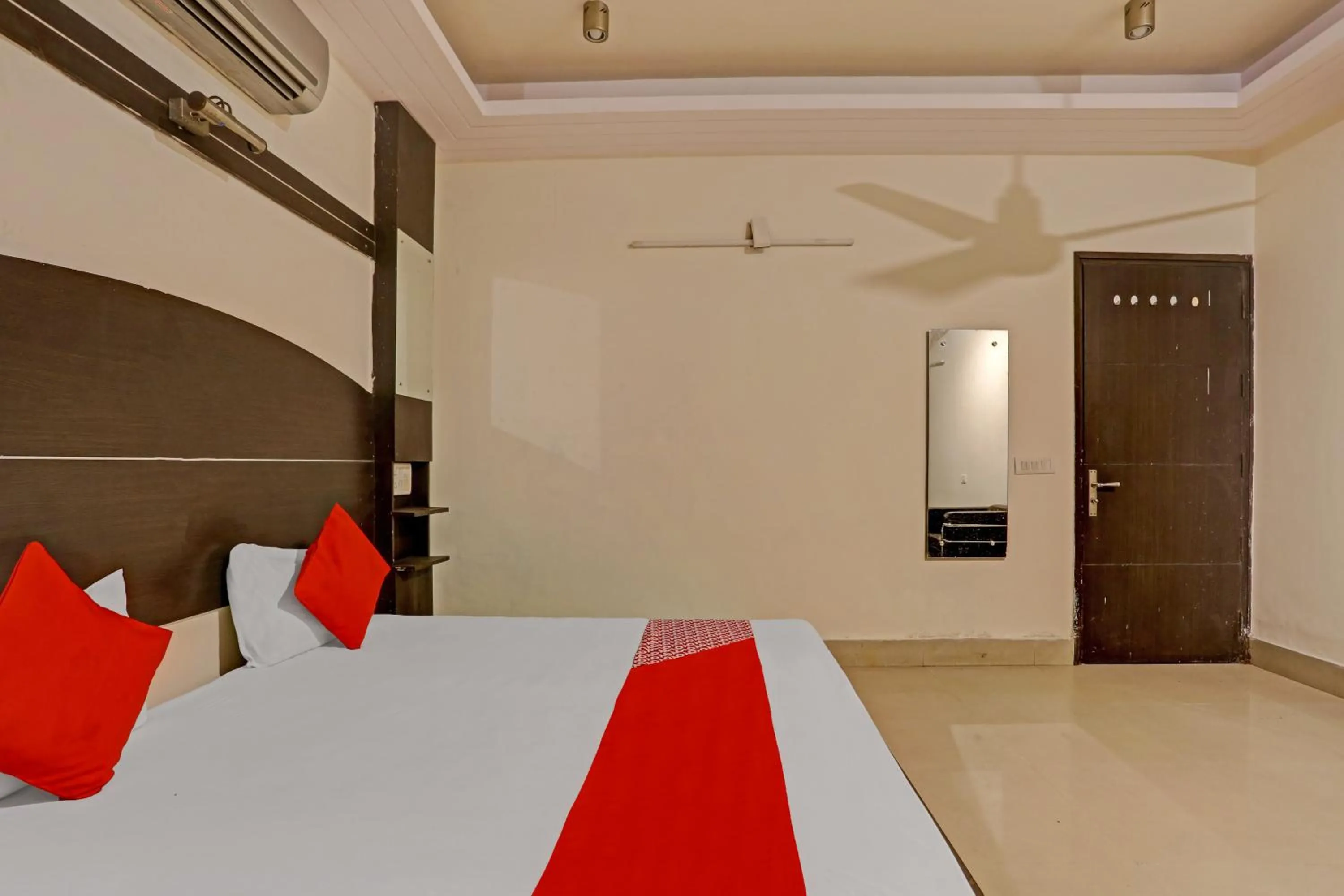 Bedroom, Bed in OYO Flagship Hotel Moonlight