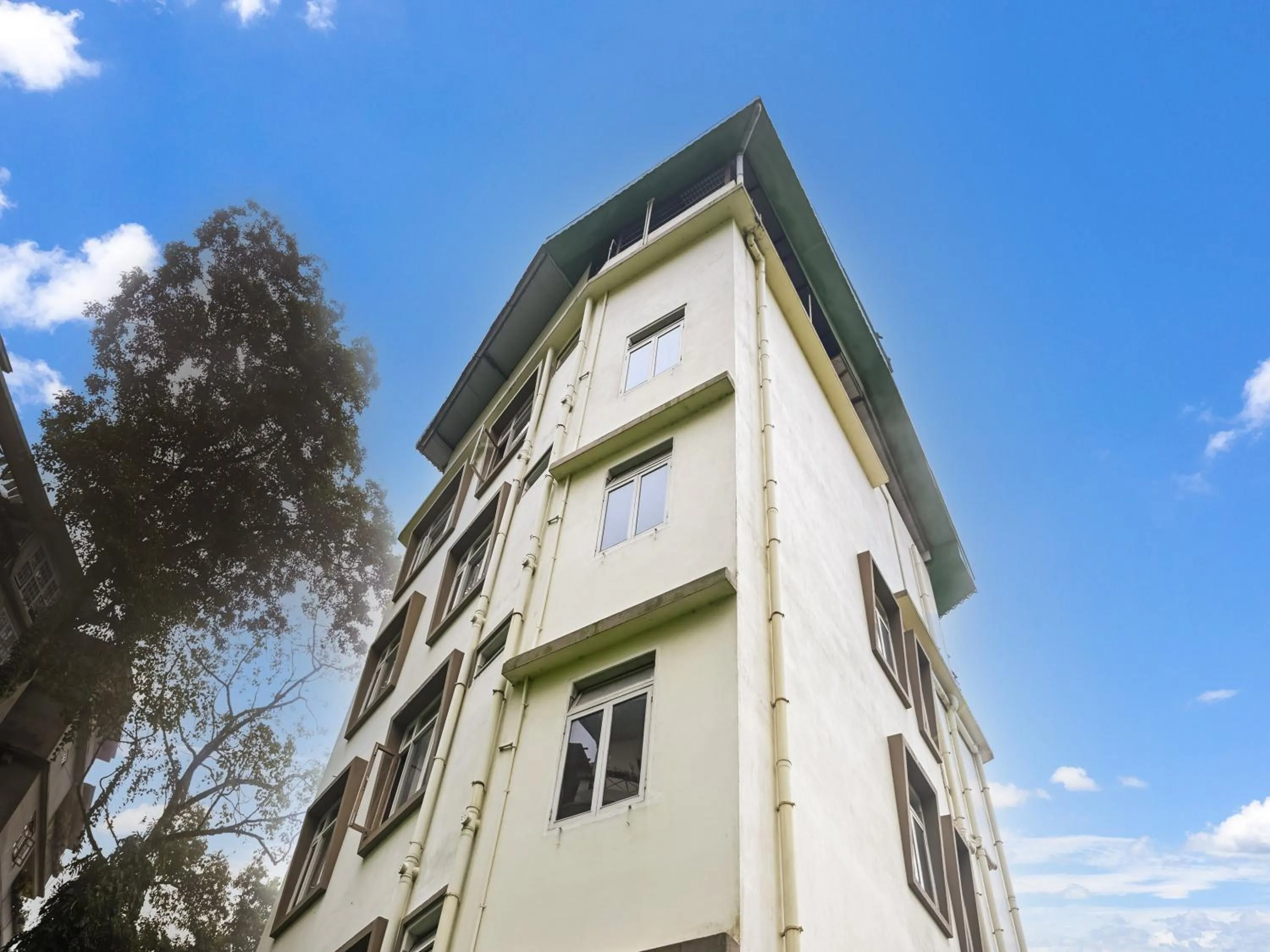 Facade/entrance in Collection O Kanchanjangha Darshan