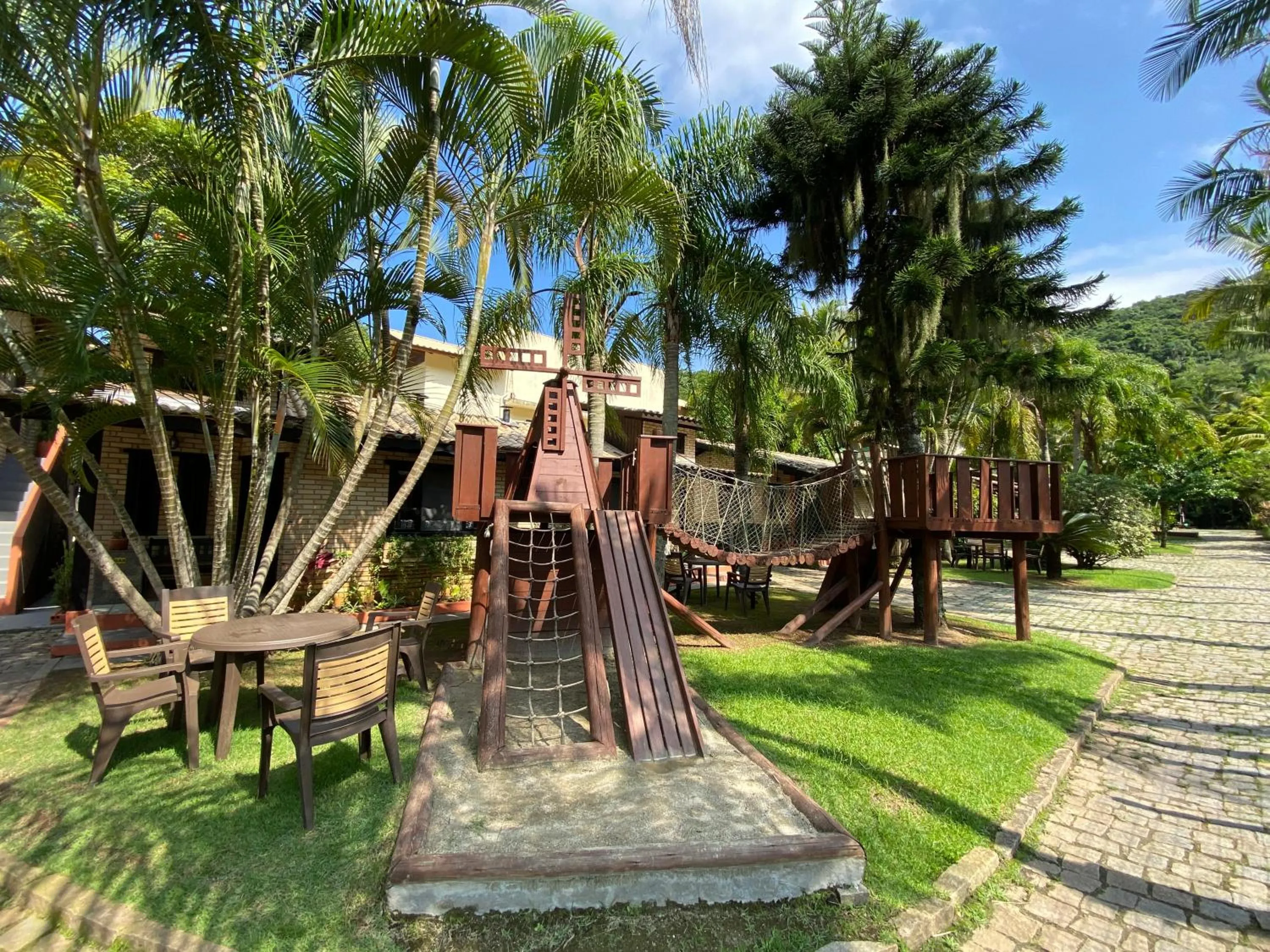 Children play ground in Chalés do Holandês Eco Pousada