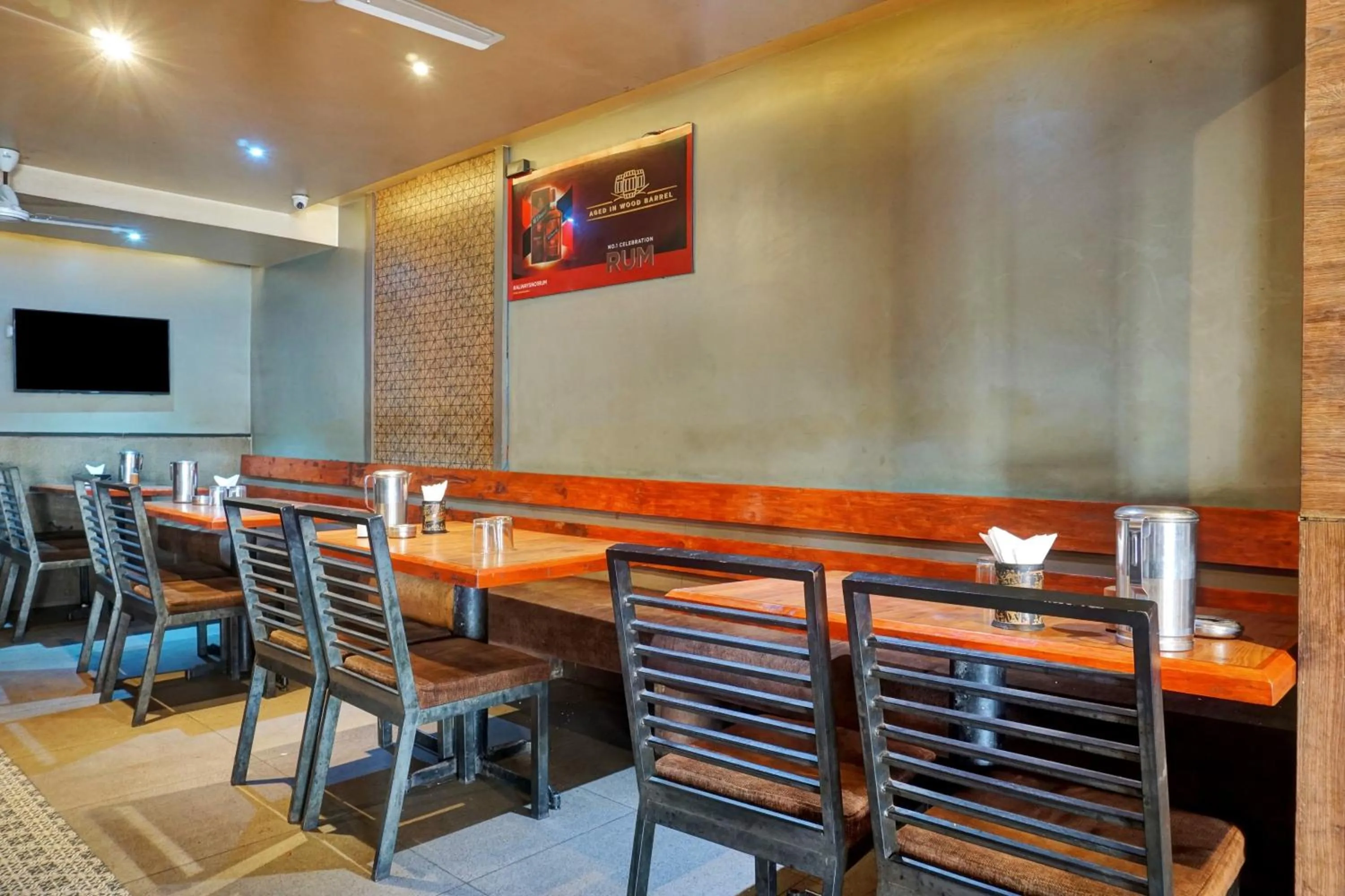 Restaurant/places to eat in Hotel O Savanna Garden Lodge