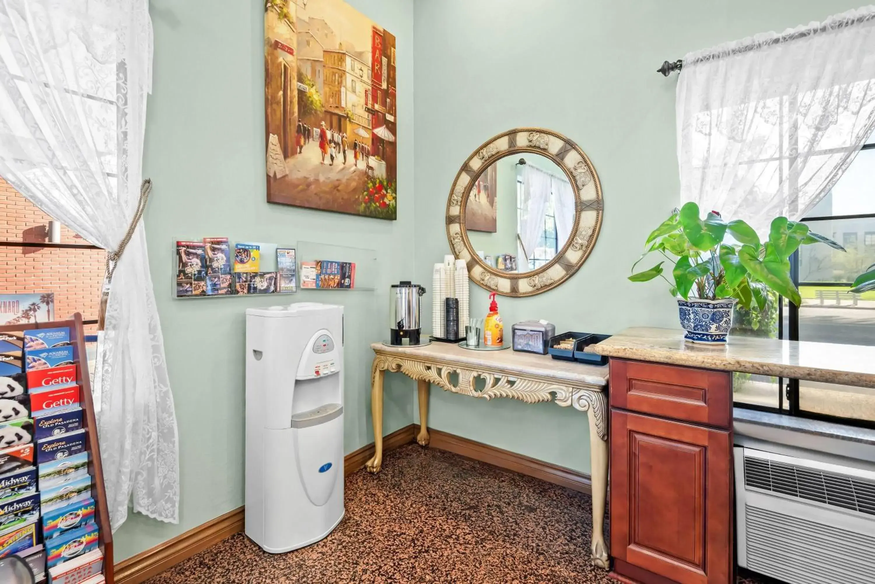 Lobby or reception in Howard Johnson by Wyndham Pasadena Lobby or reception in Howard Johnson by Wyndham Pasadena