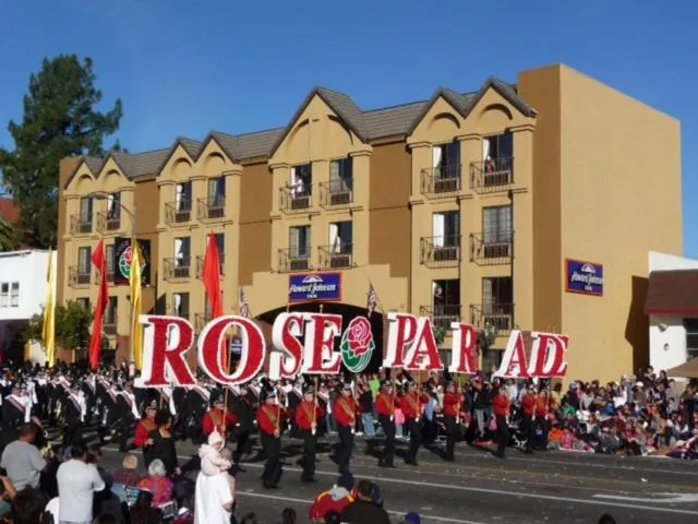 Property building in Howard Johnson by Wyndham Pasadena