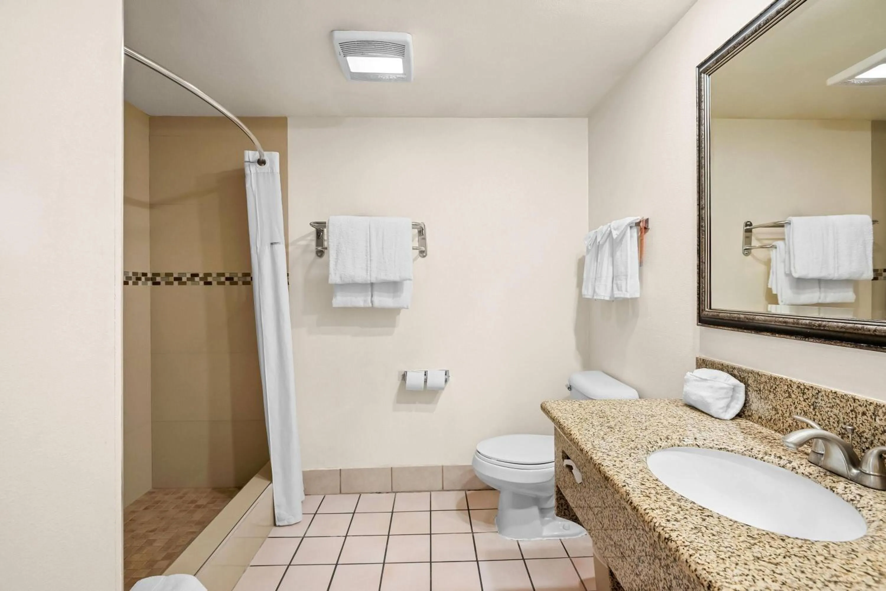 Bathroom in Howard Johnson by Wyndham Pasadena