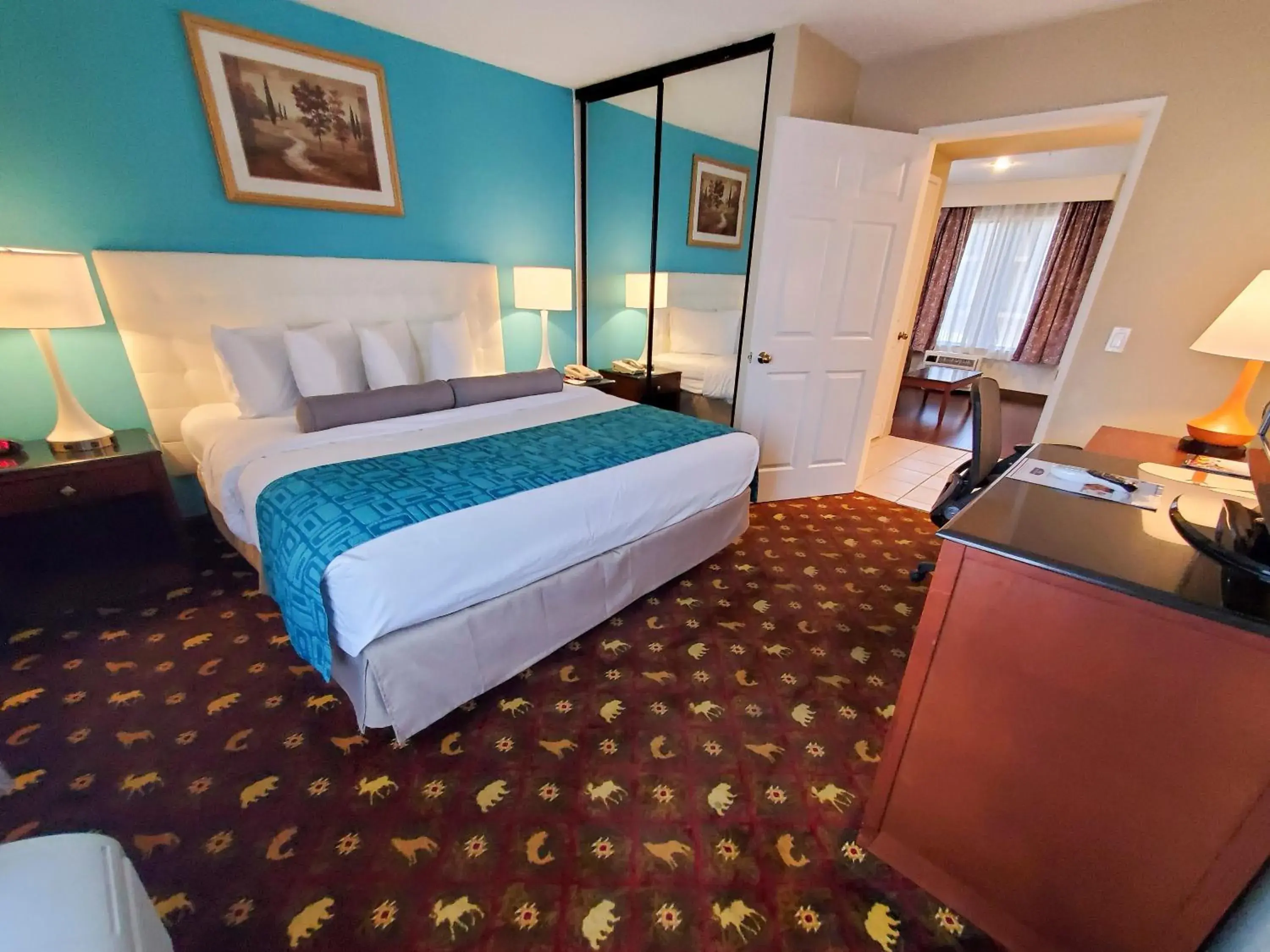 Photo of the whole room, Bed in Howard Johnson by Wyndham Pasadena Photo of the whole room, Bed in Howard Johnson by Wyndham Pasadena